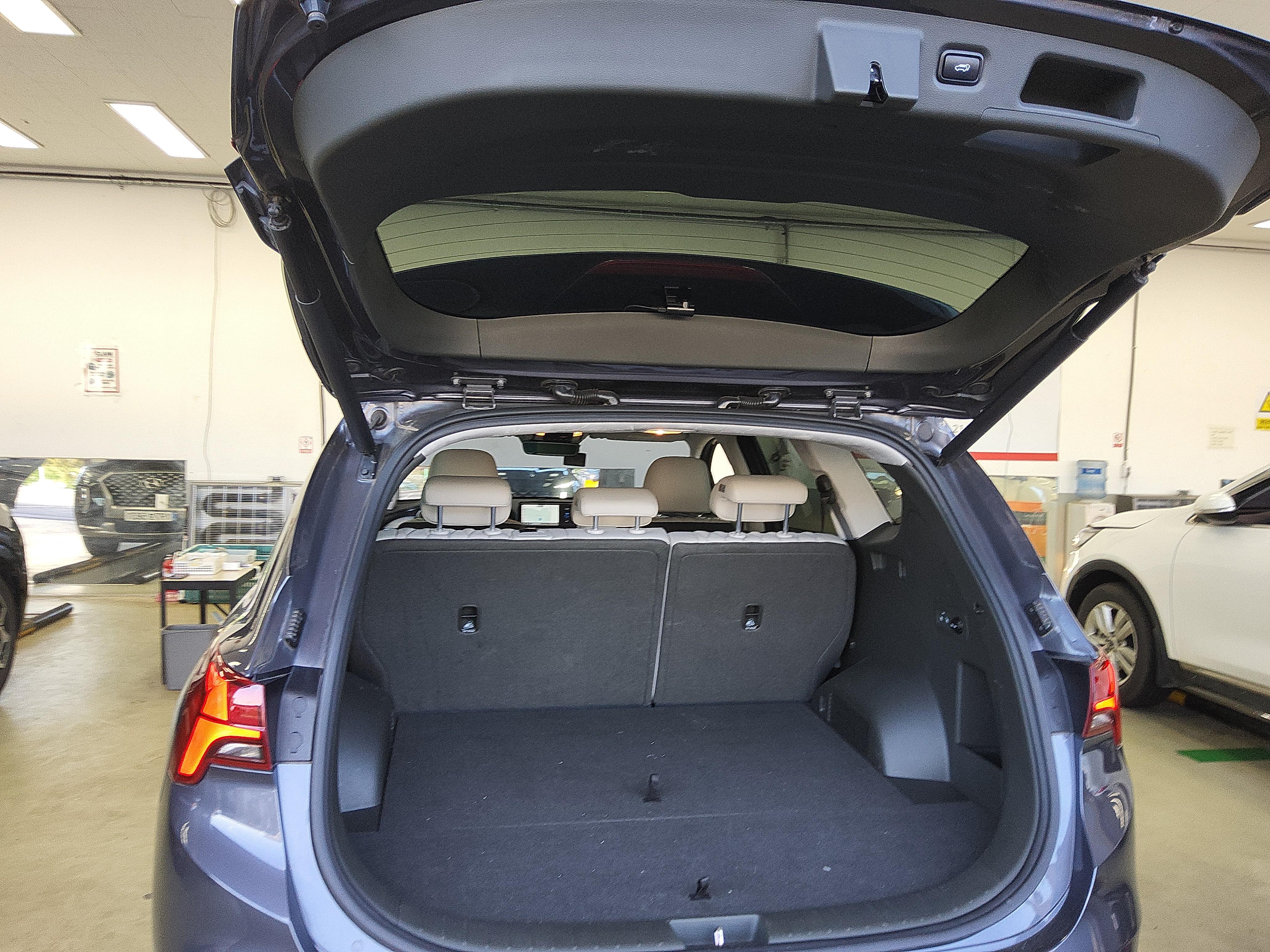 Hyundai Santa Fe 2021 - Image 12