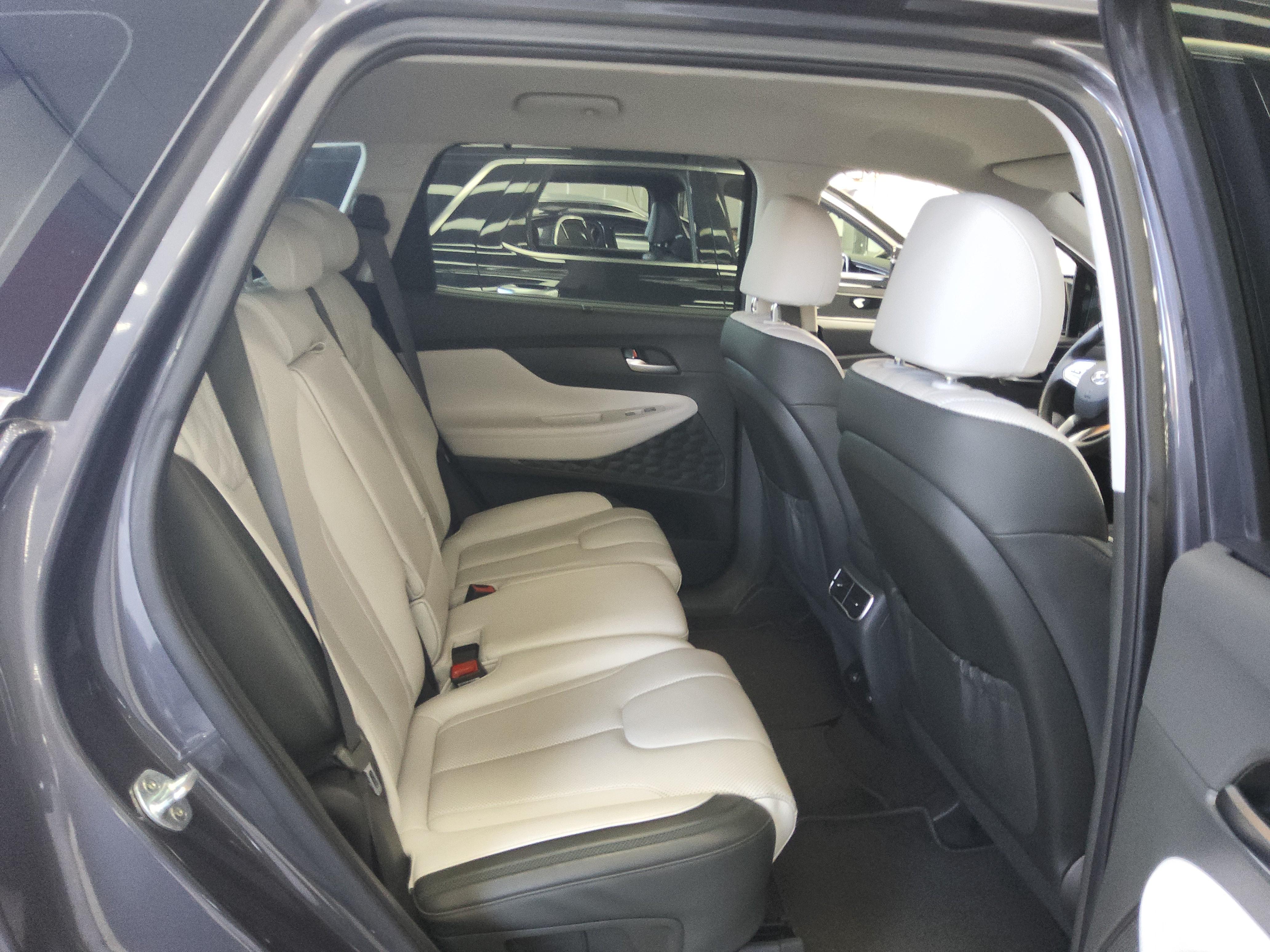 Hyundai Santa Fe 2021 - Image 13