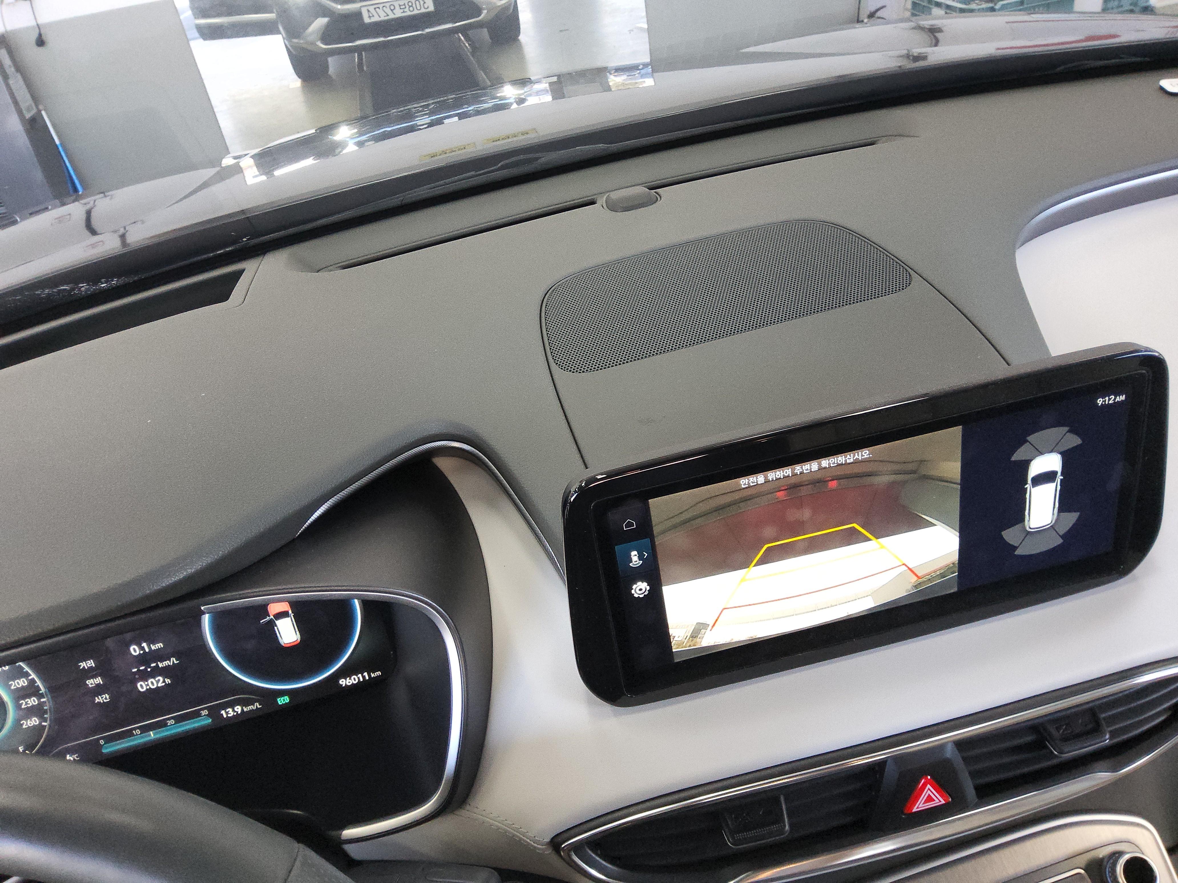 Hyundai Santa Fe 2021 - Image 16