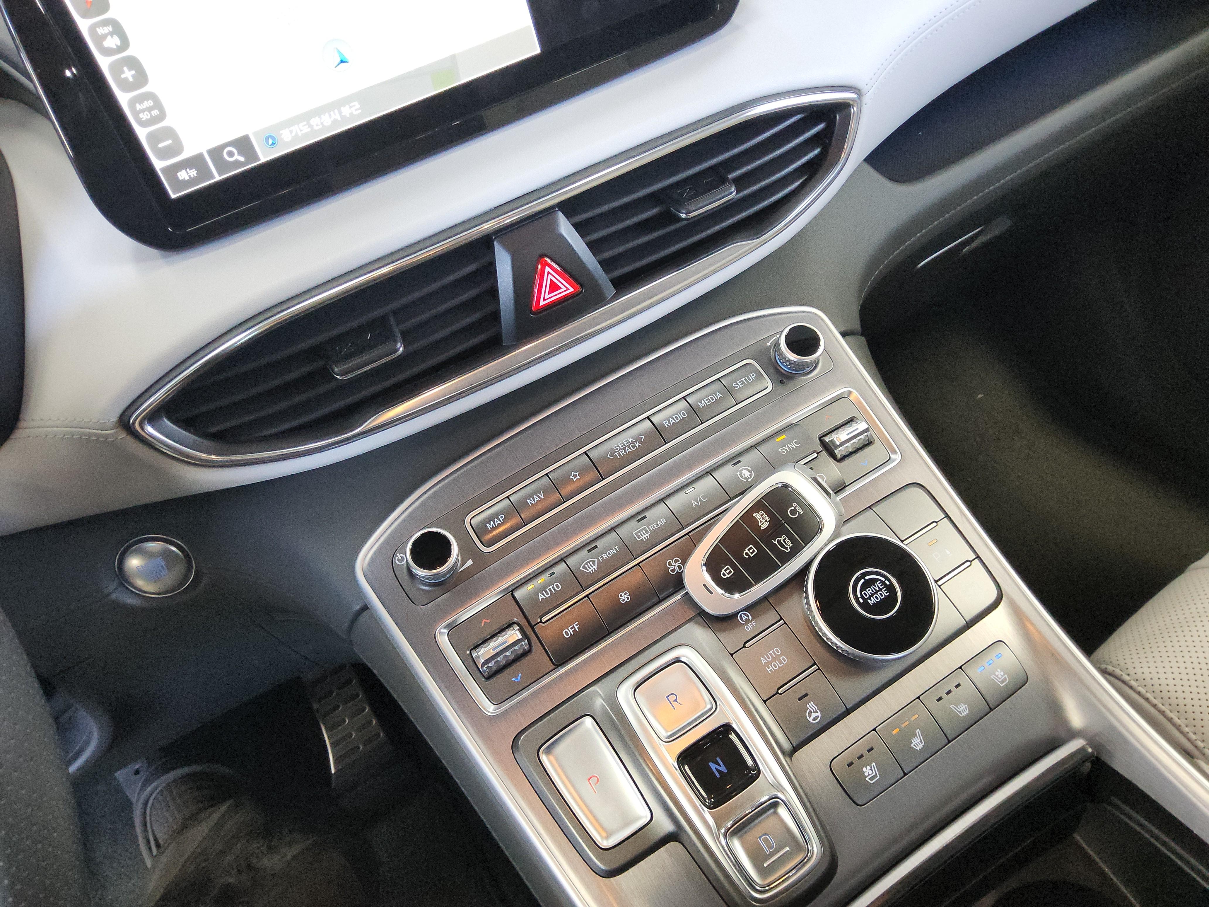 Hyundai Santa Fe 2021 - Image 17