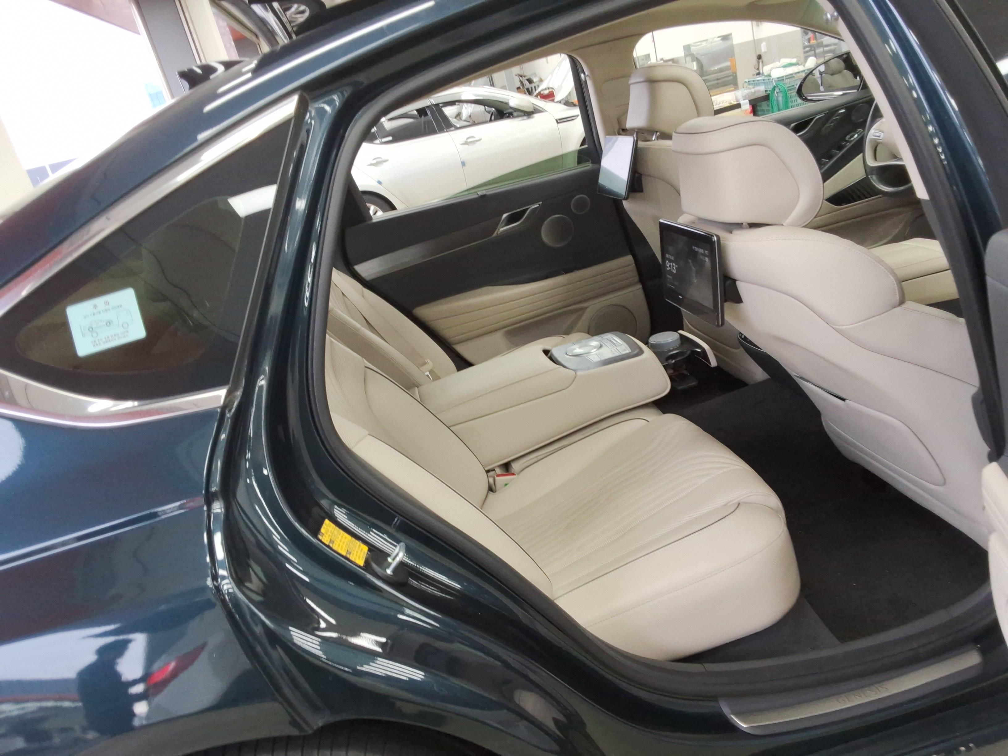 Genesis G80 2021 - Image 13