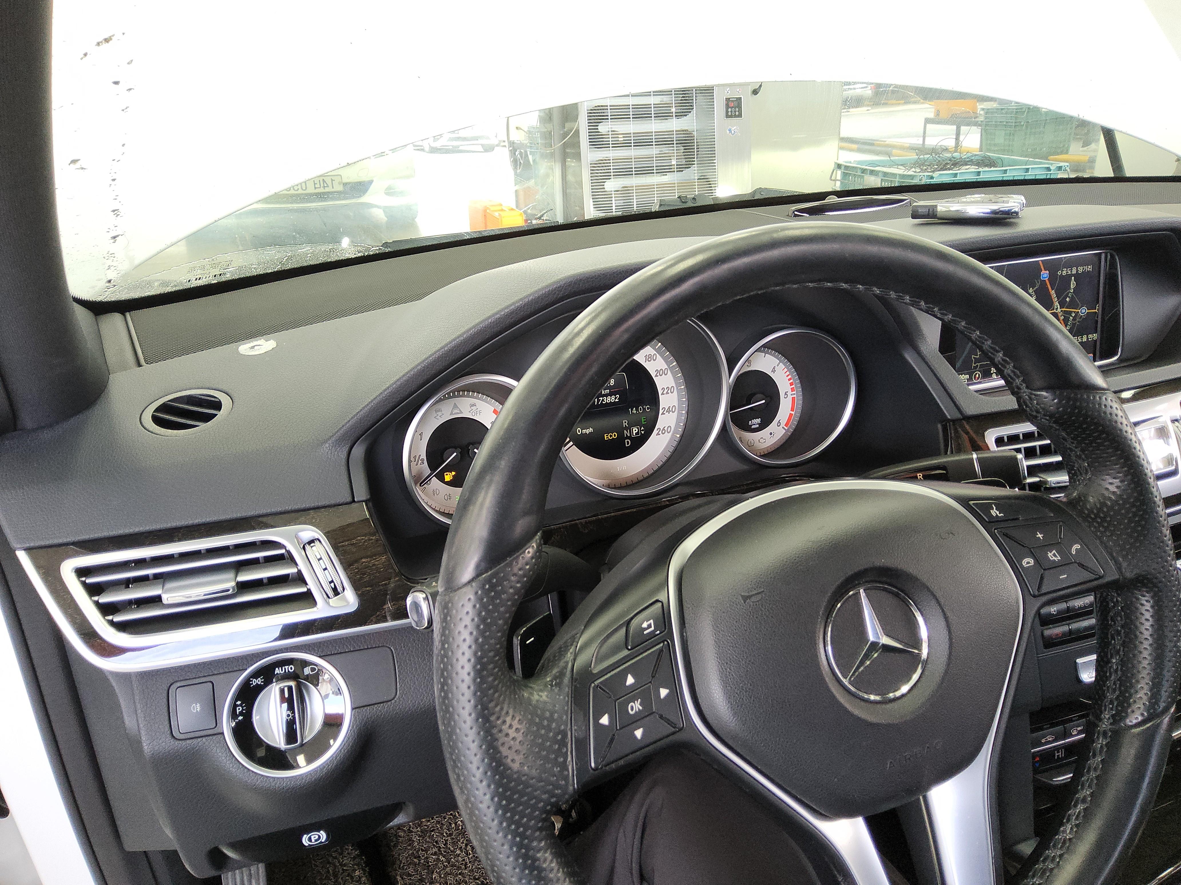 مرسيدس بنز إي كلاس 2014 - صورة 17