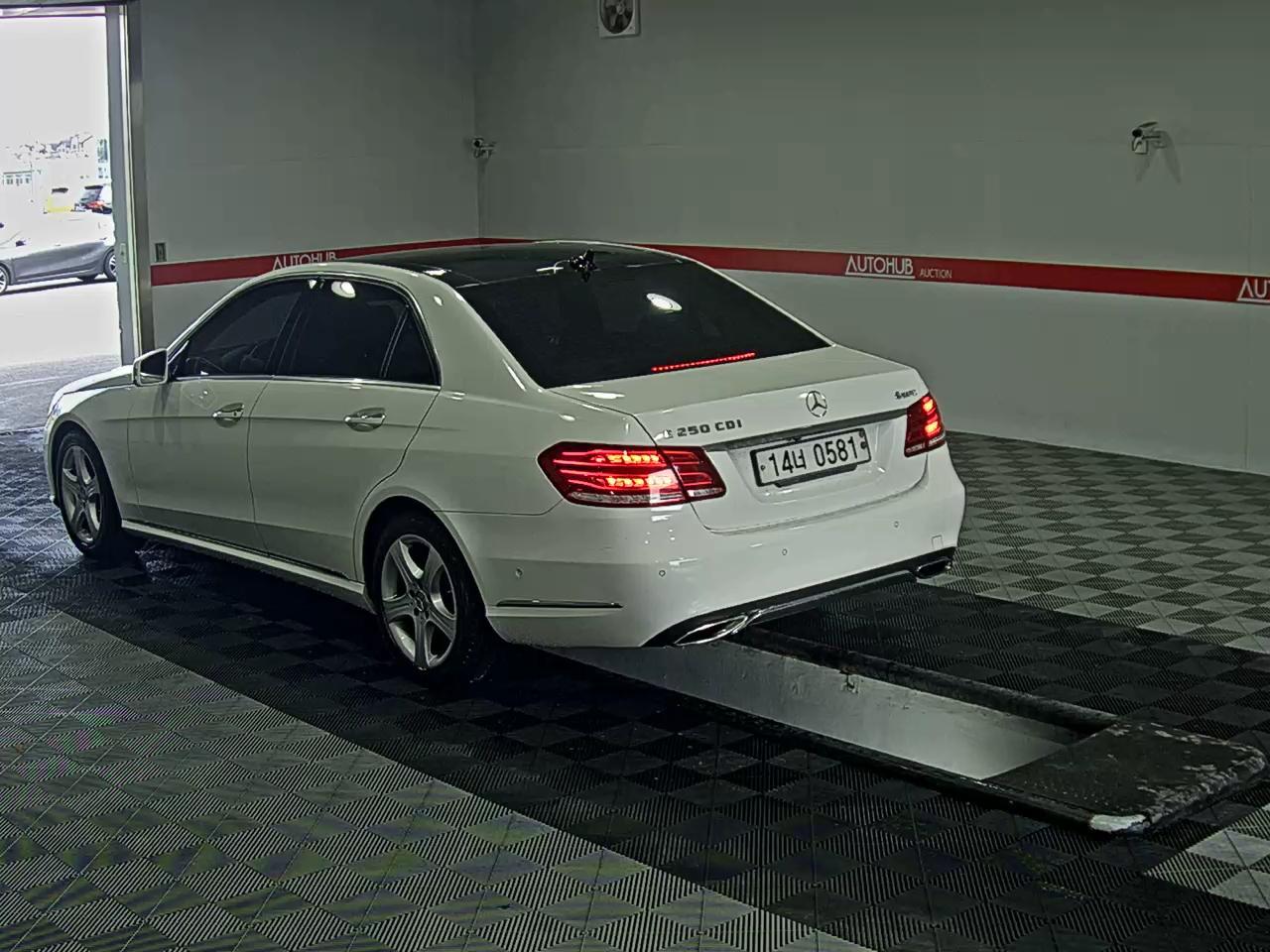 مرسيدس بنز إي كلاس 2014 - صورة 5