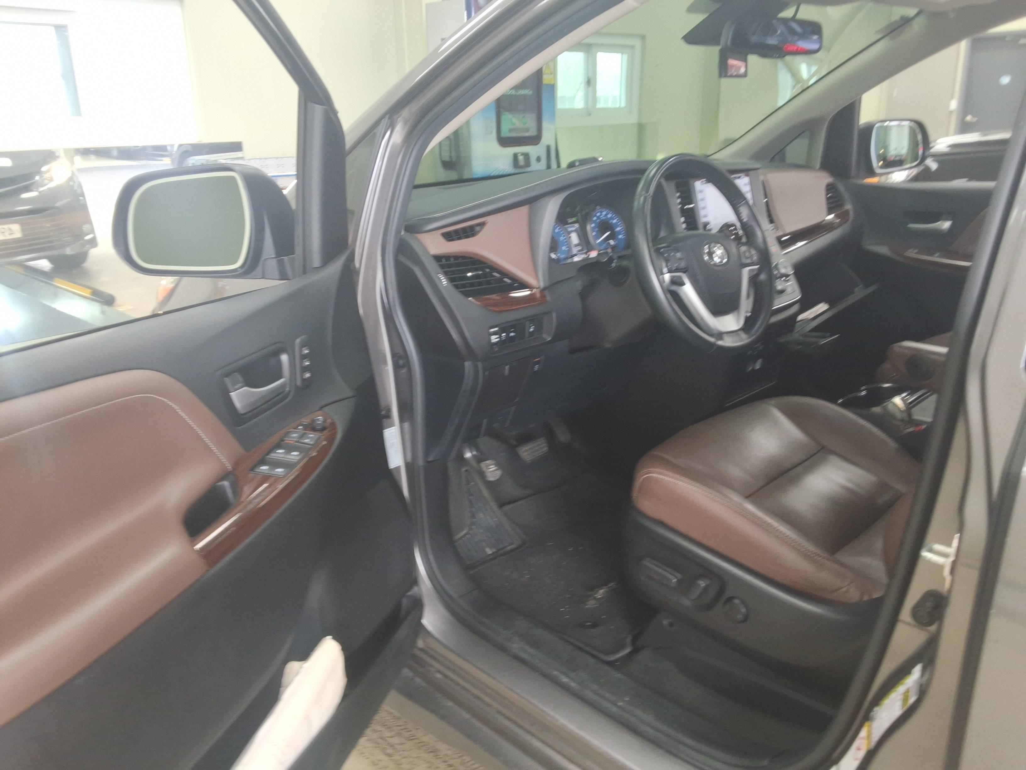 TOYOTA 시에나 2019 - 이미지 9