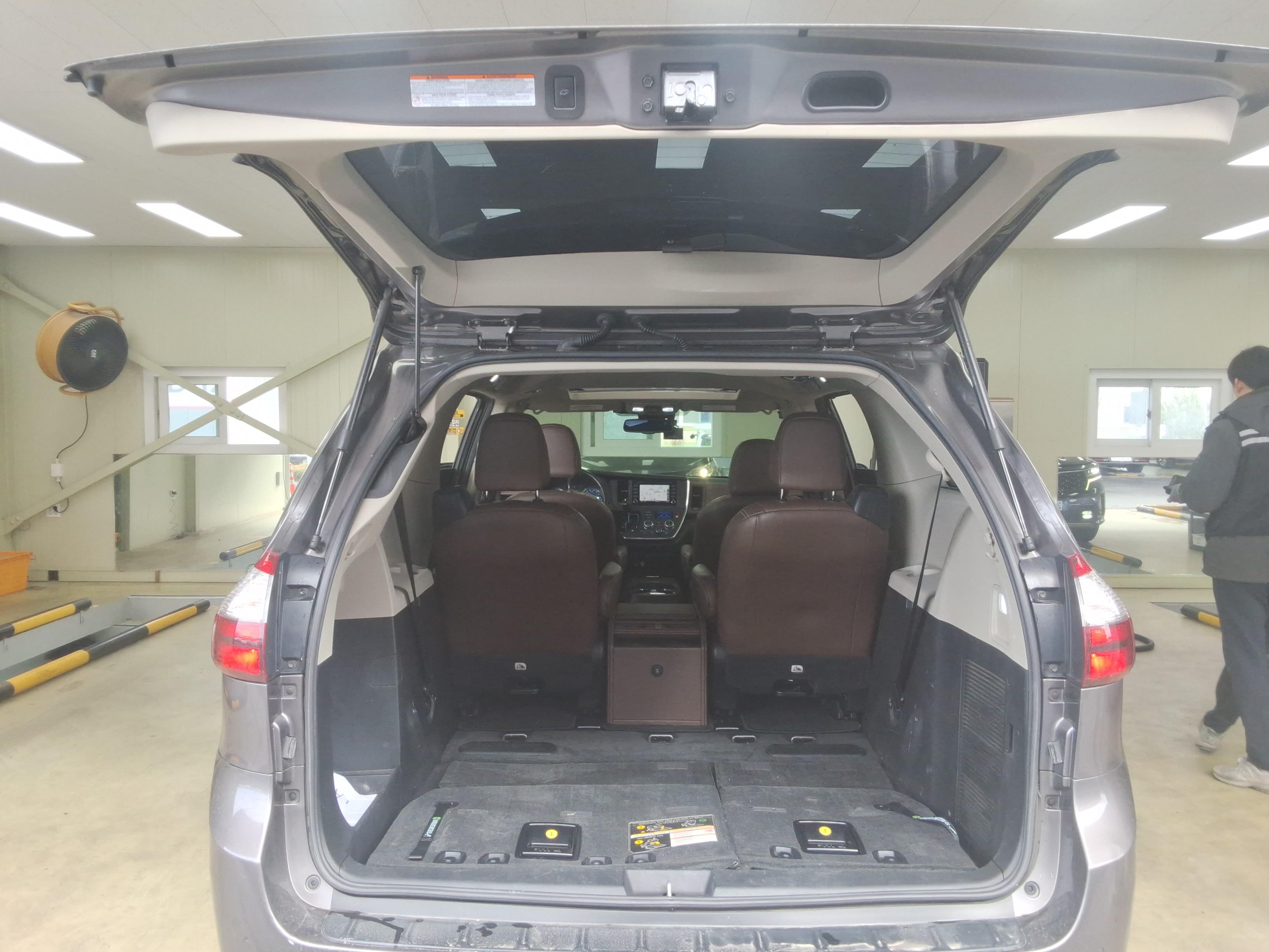 TOYOTA 시에나 2019 - 이미지 12