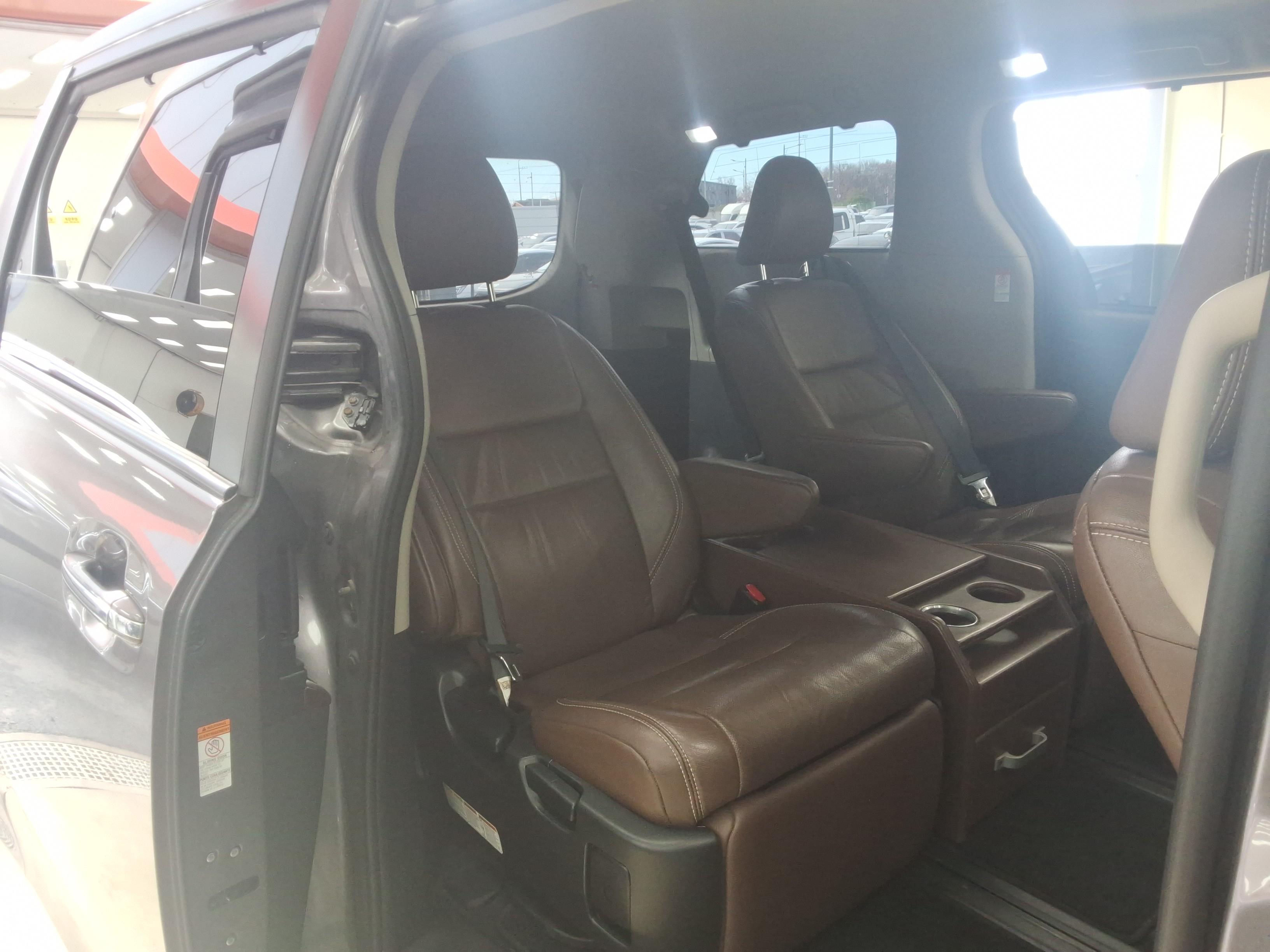 TOYOTA 시에나 2019 - 이미지 13