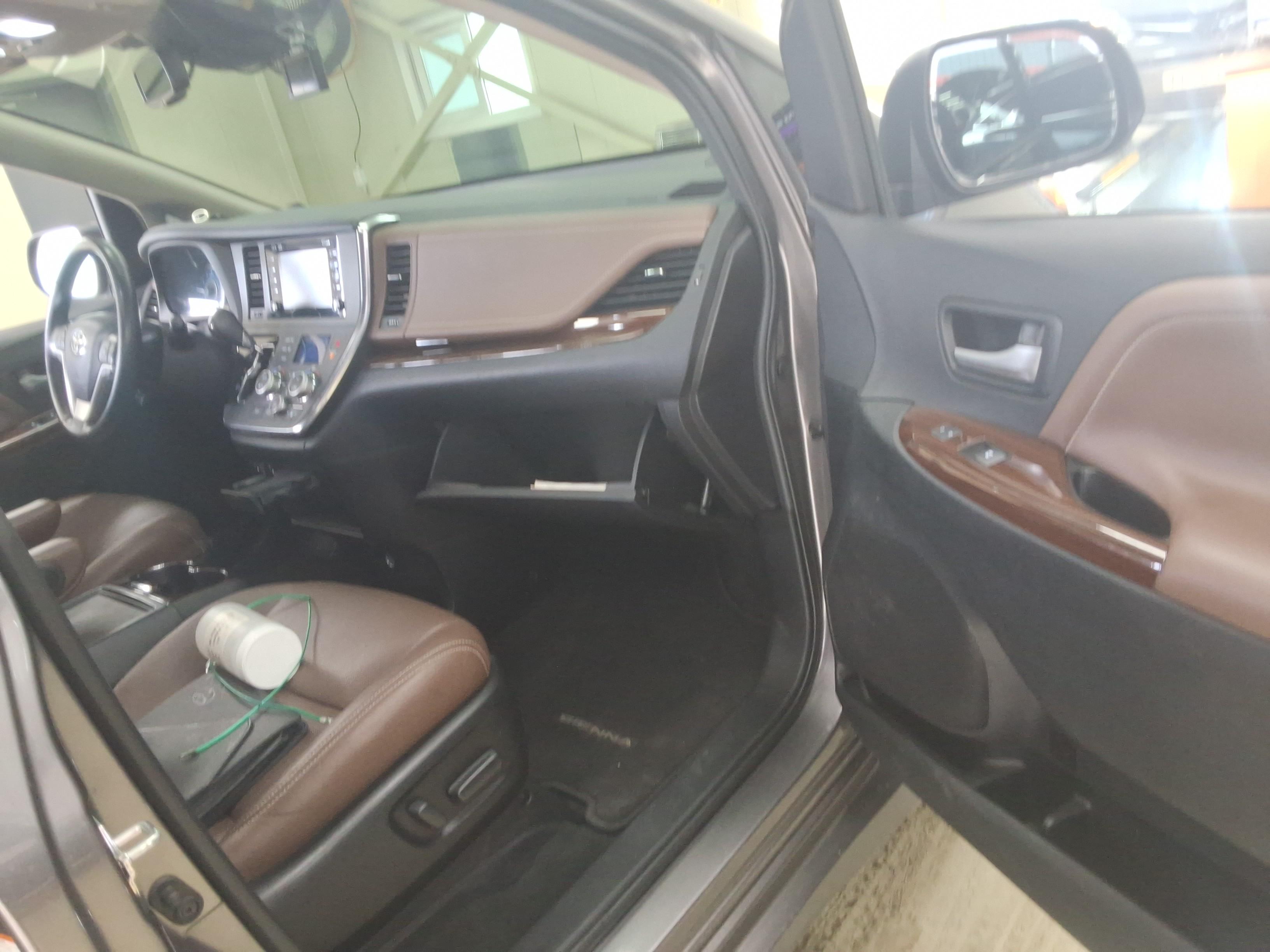 TOYOTA 시에나 2019 - 이미지 14