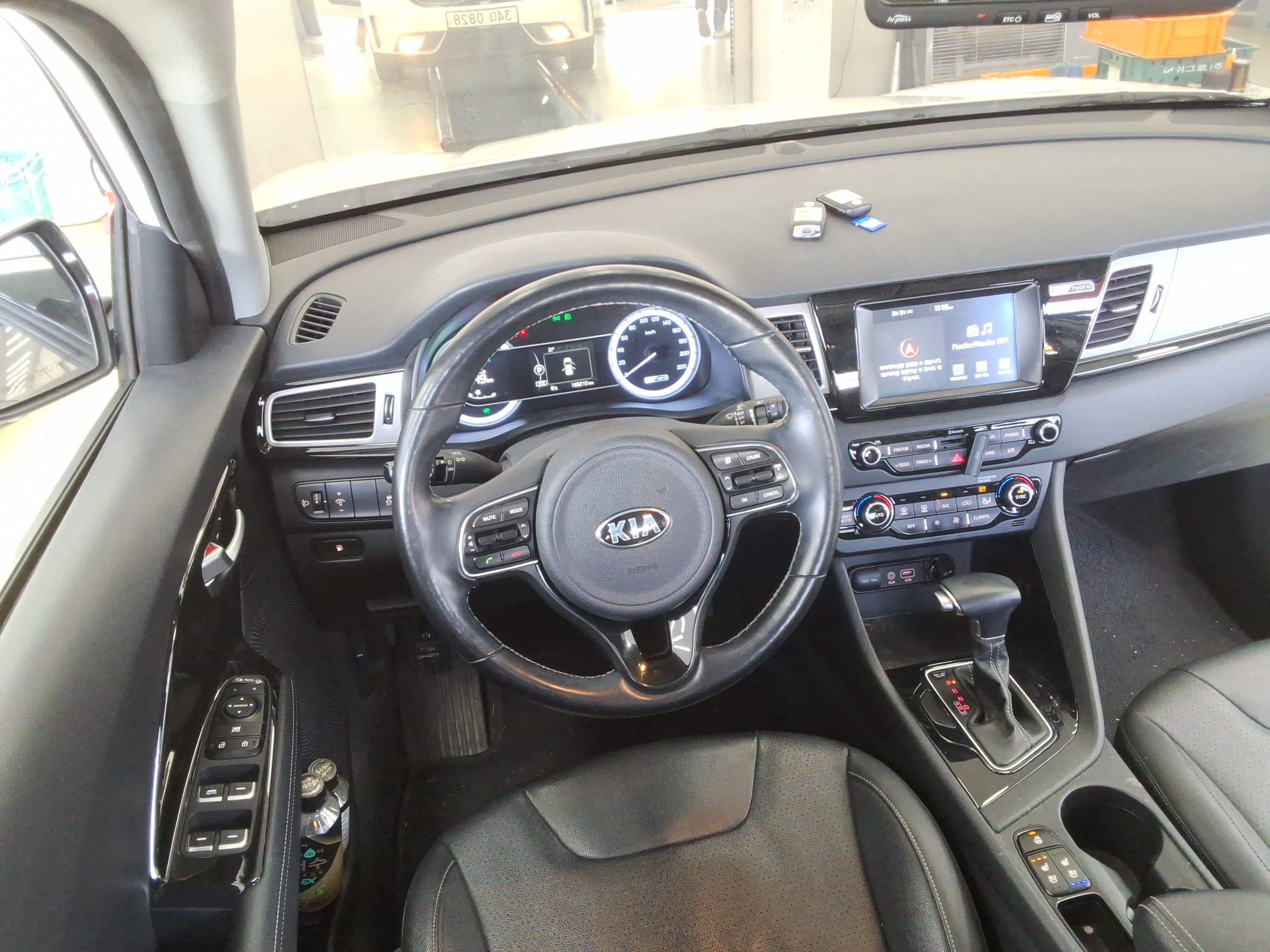 كيا نيرو 2017 - صورة 11