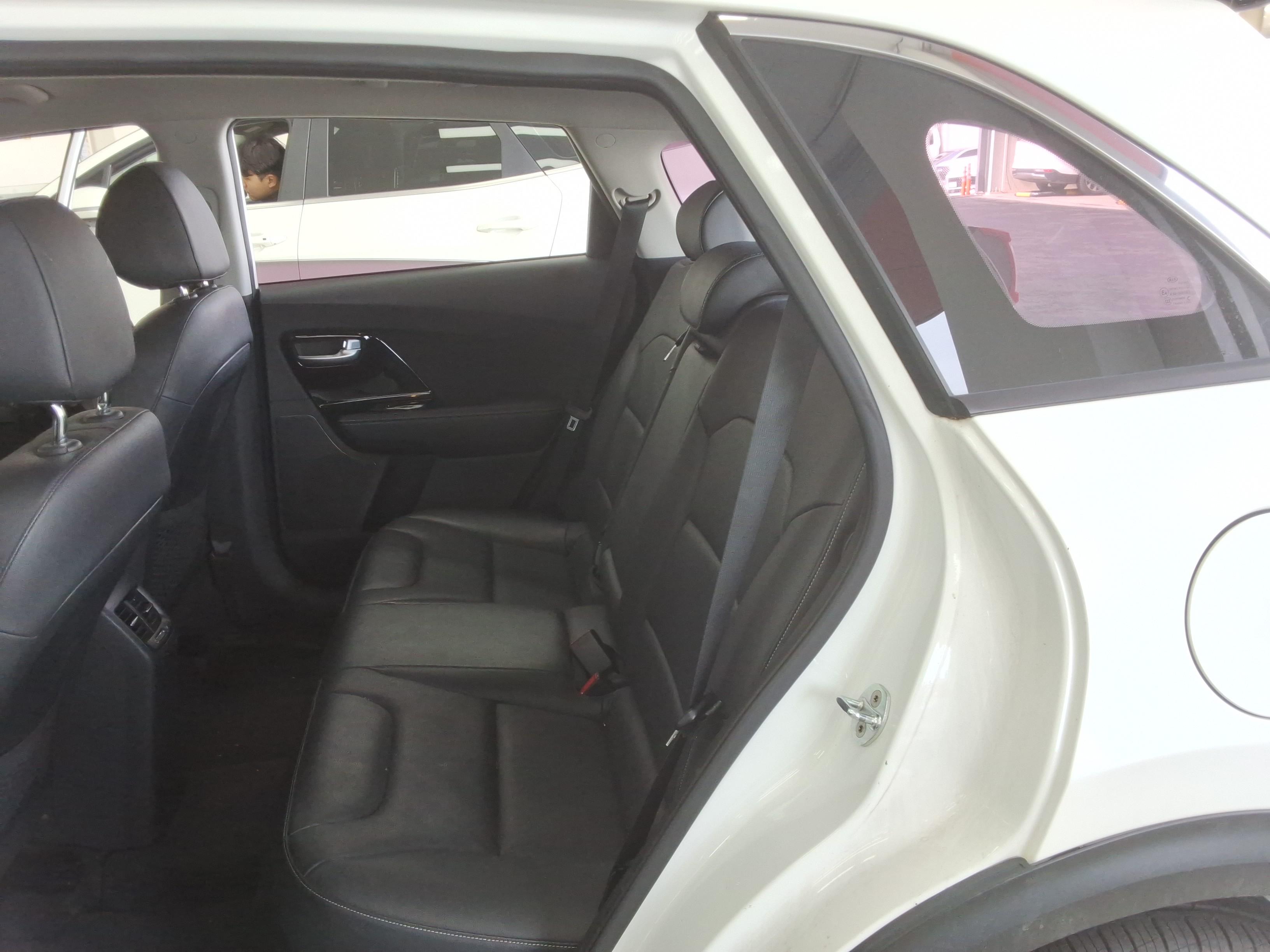 كيا نيرو 2017 - صورة 12