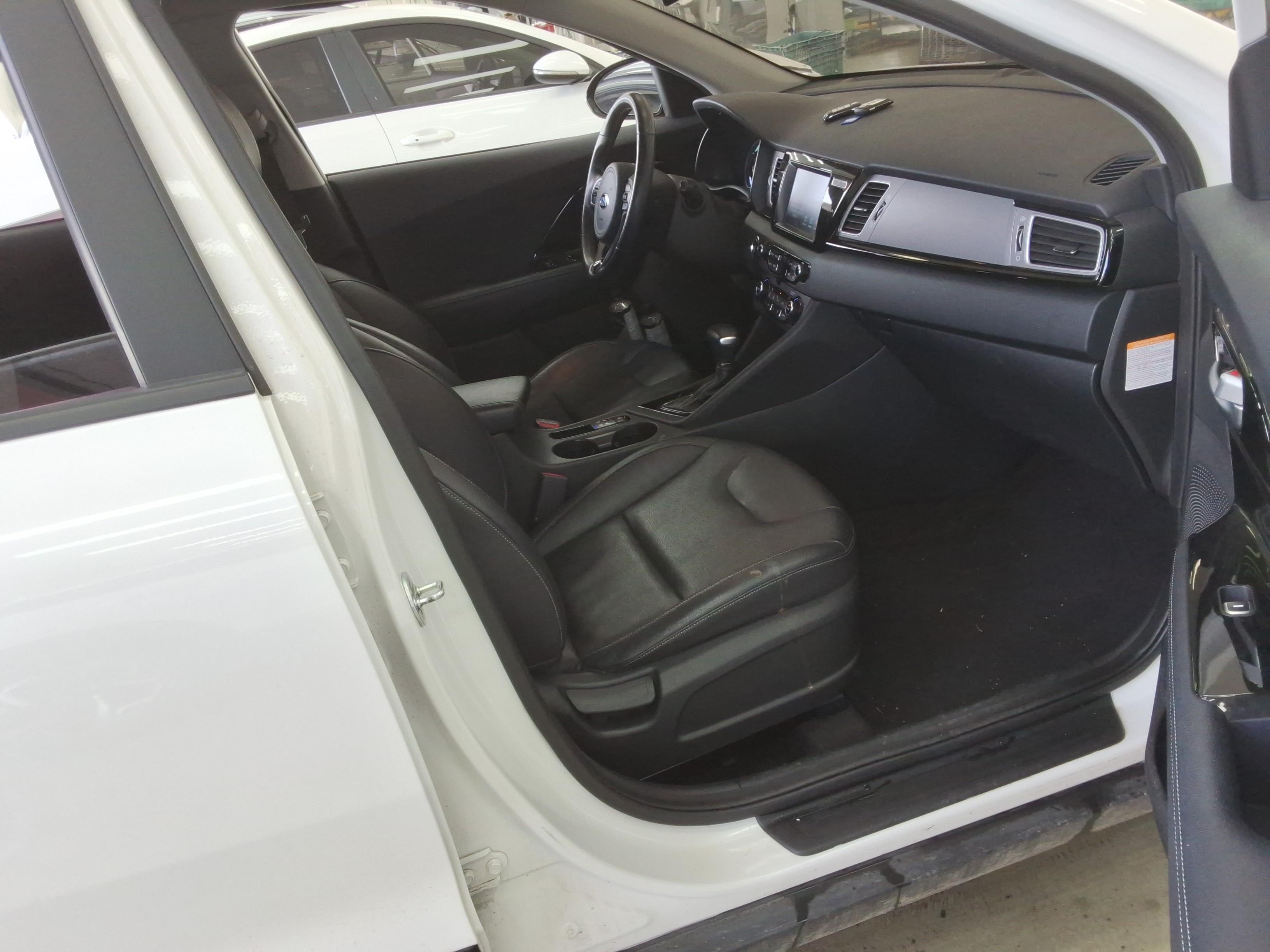 كيا نيرو 2017 - صورة 14