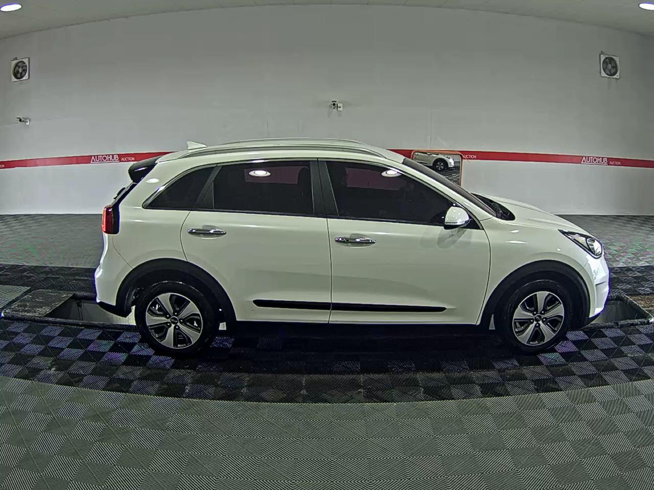 كيا نيرو 2017 - صورة 3