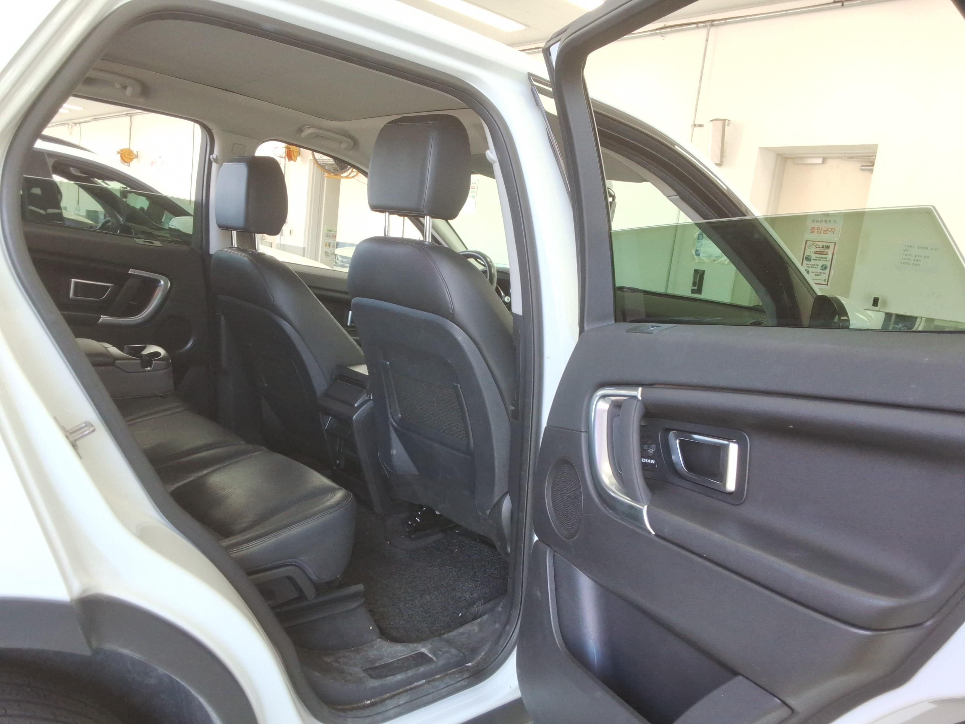 Land Rover Discovery 2019 - Image 11