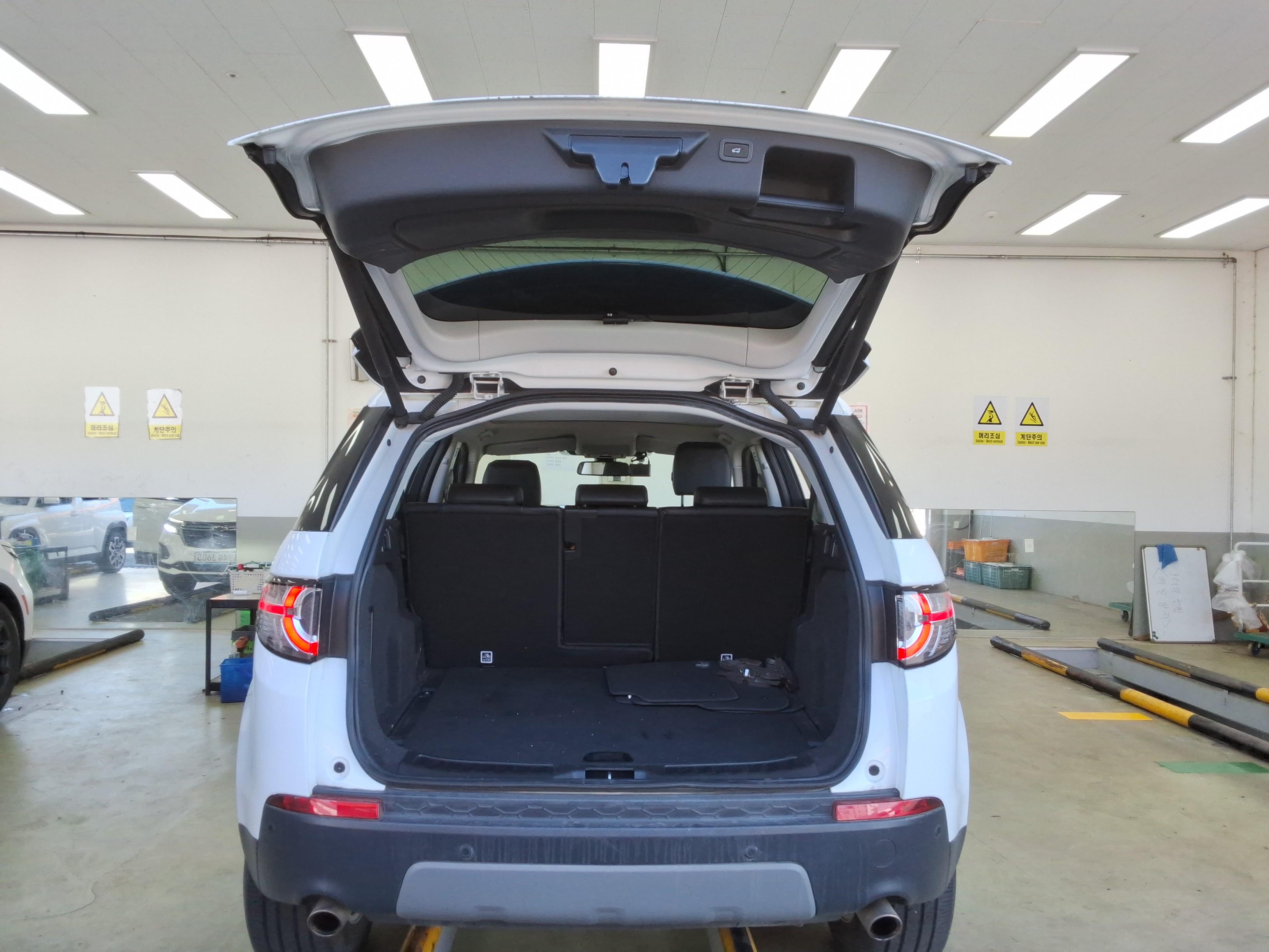 Land Rover Discovery 2019 - Image 14