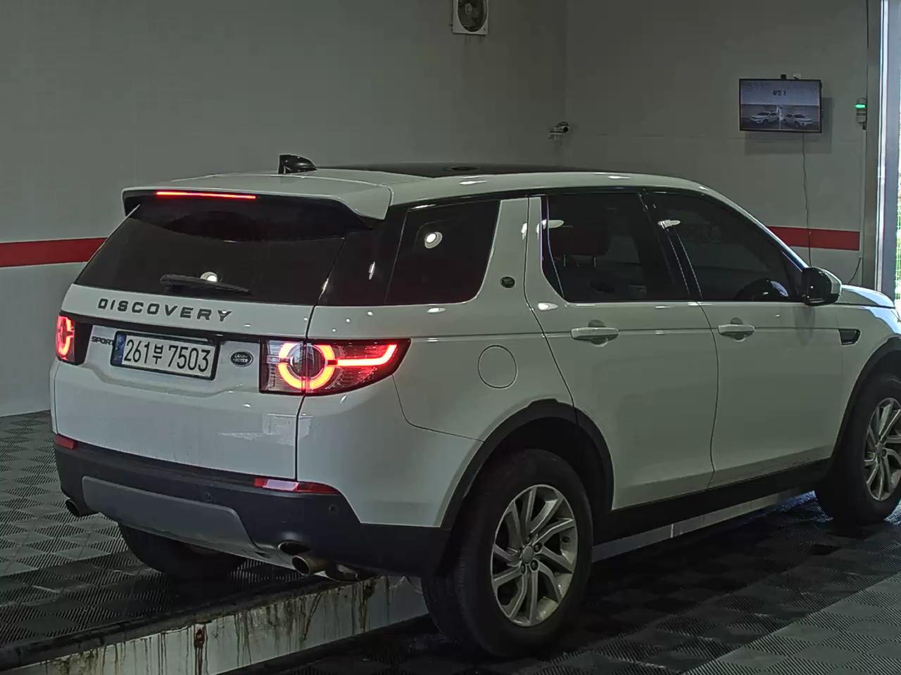 Land Rover Discovery 2019 - Image 4