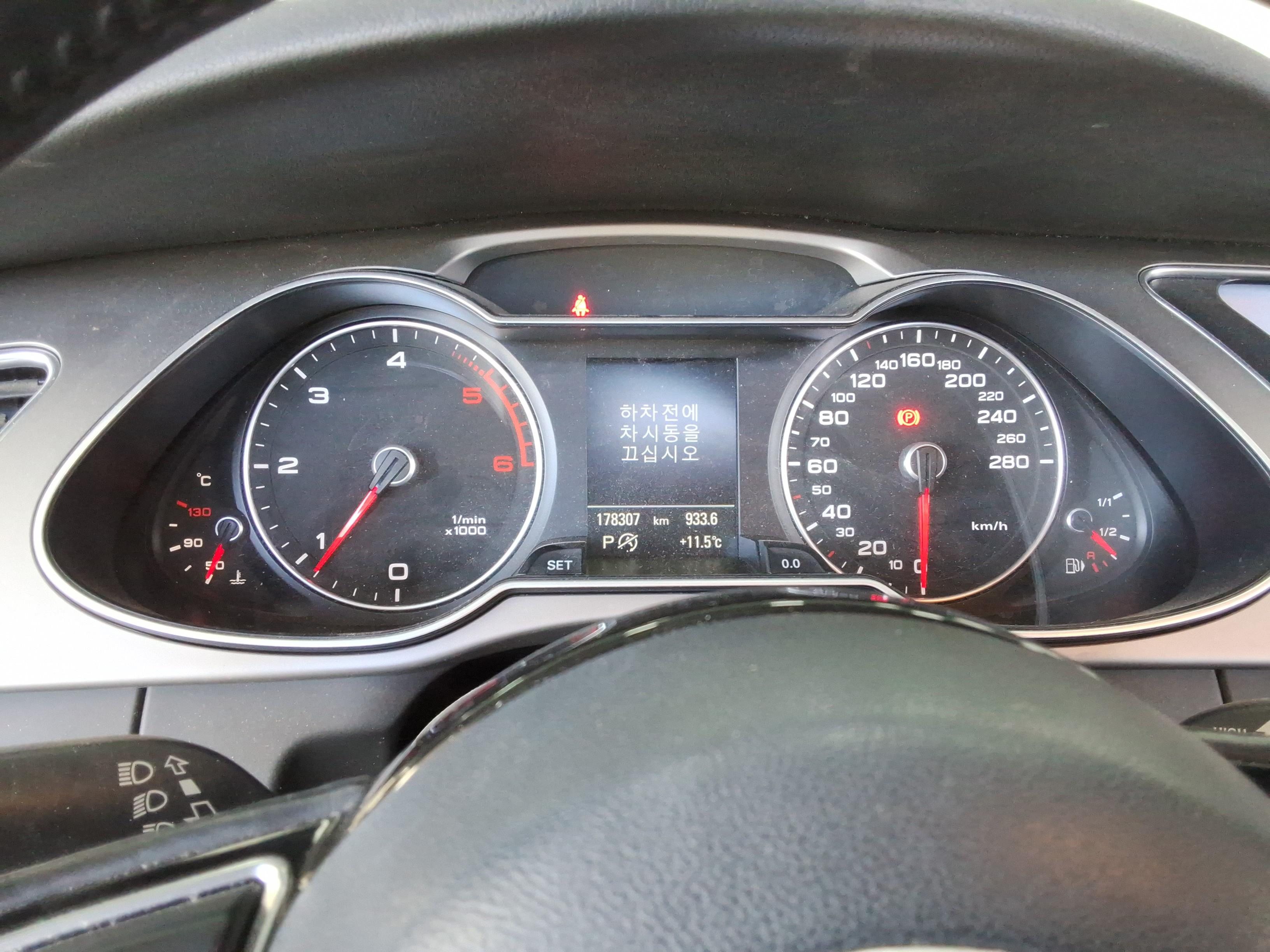 أودي A4 2015 - صورة 9