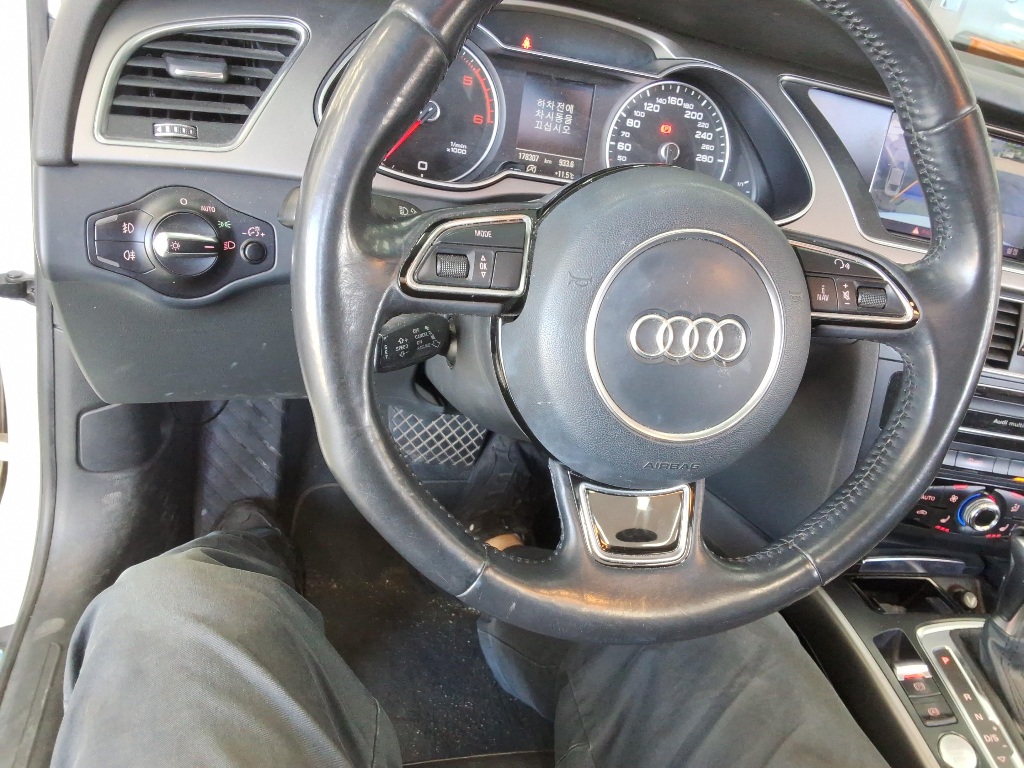 أودي A4 2015 - صورة 17