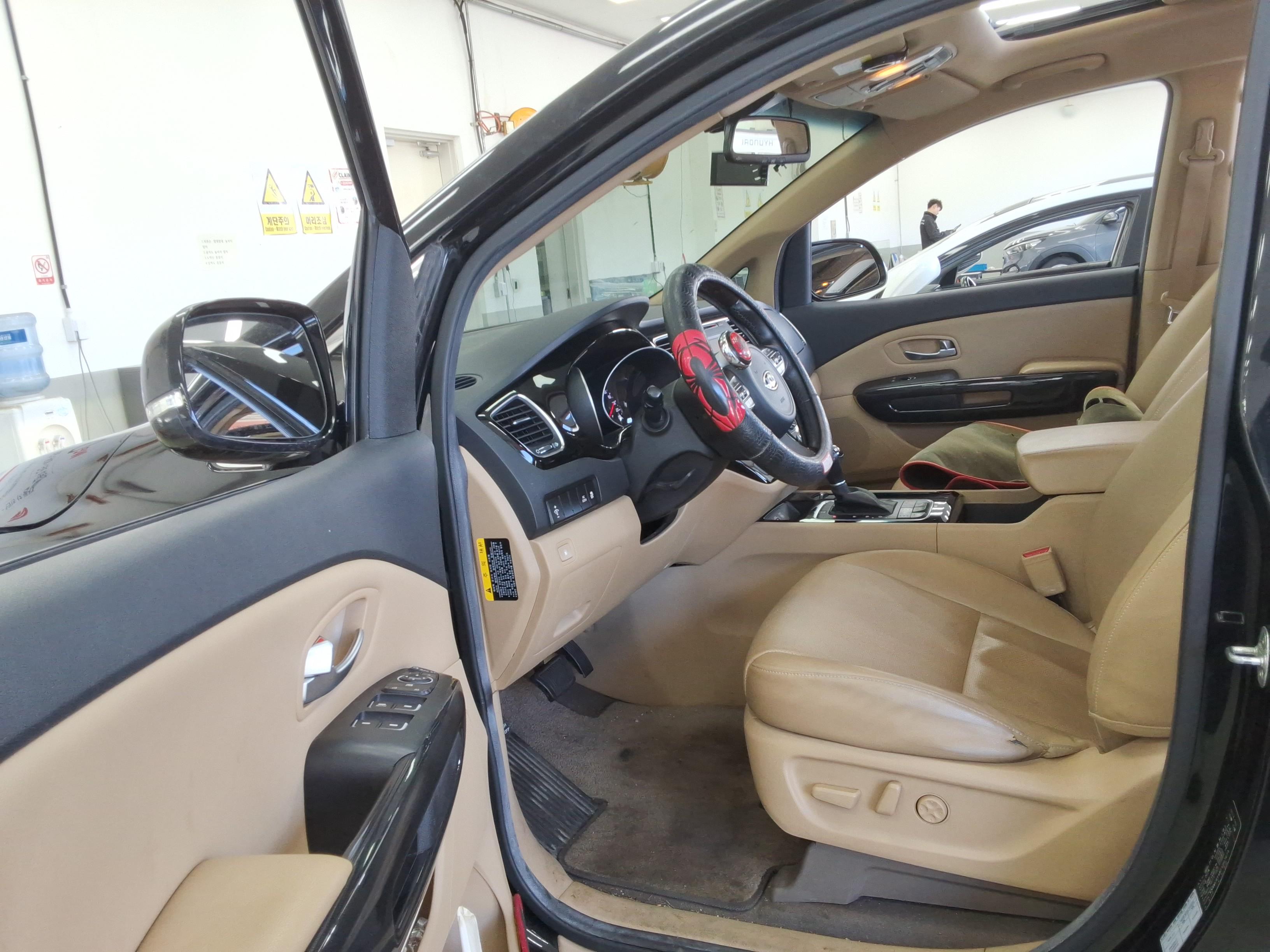 Kia New Carnival 2015 - Image 10