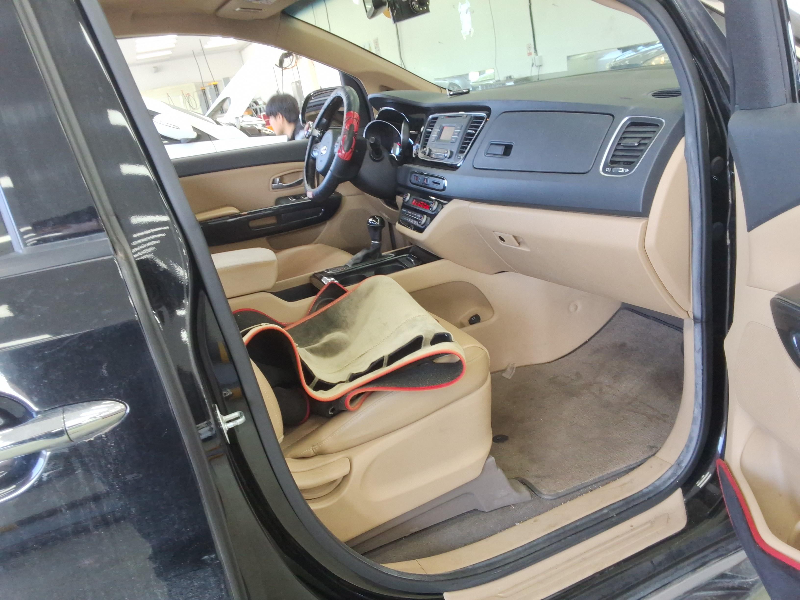 Kia New Carnival 2015 - Image 13