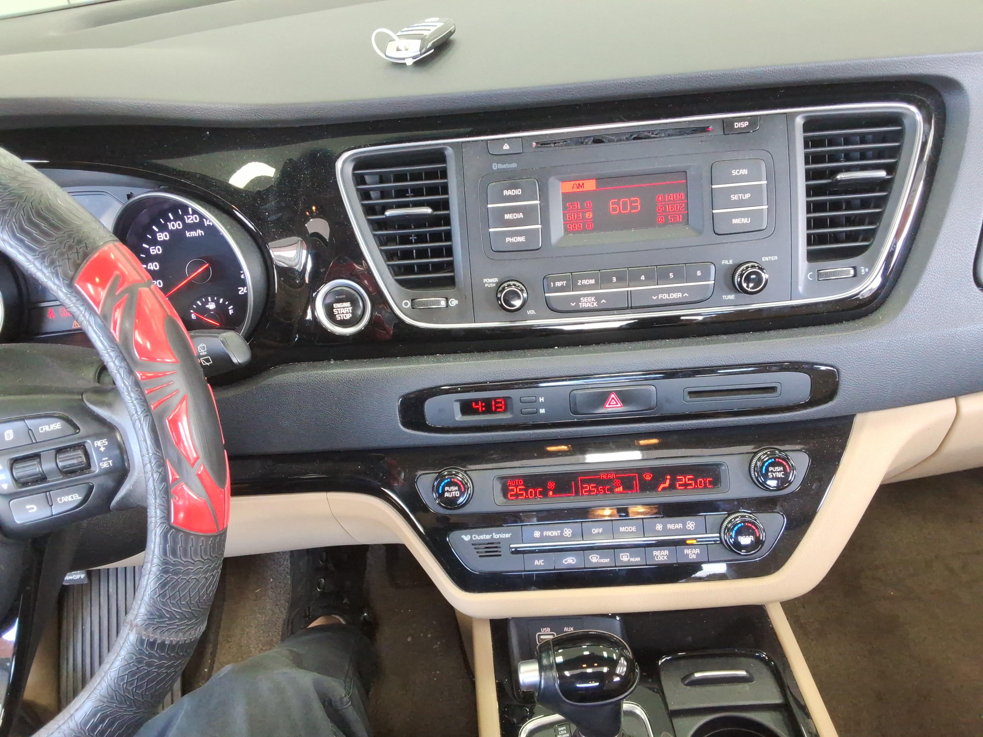 Kia New Carnival 2015 - Image 17