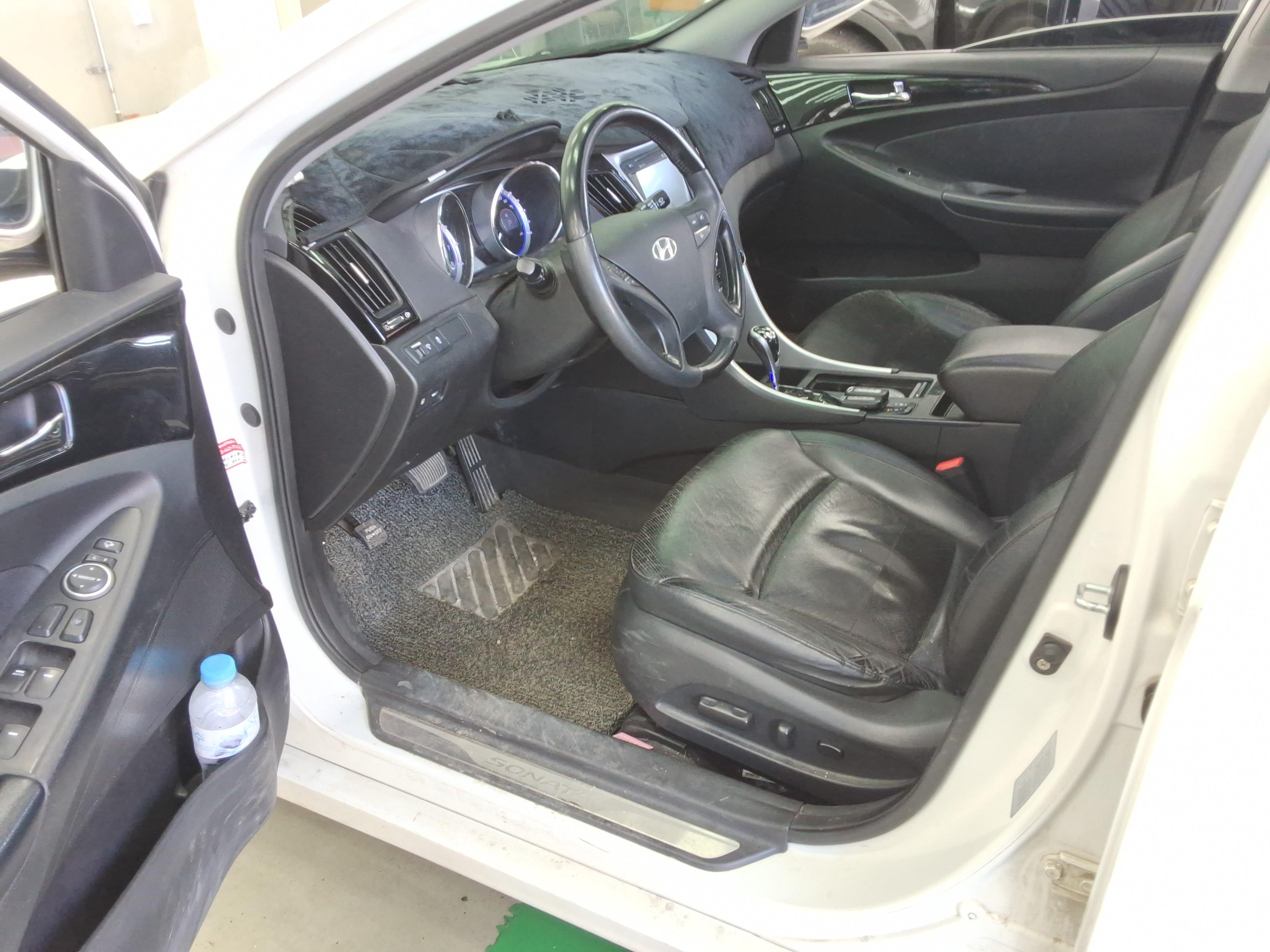 Hyundai Sonata 2010 - Image 10