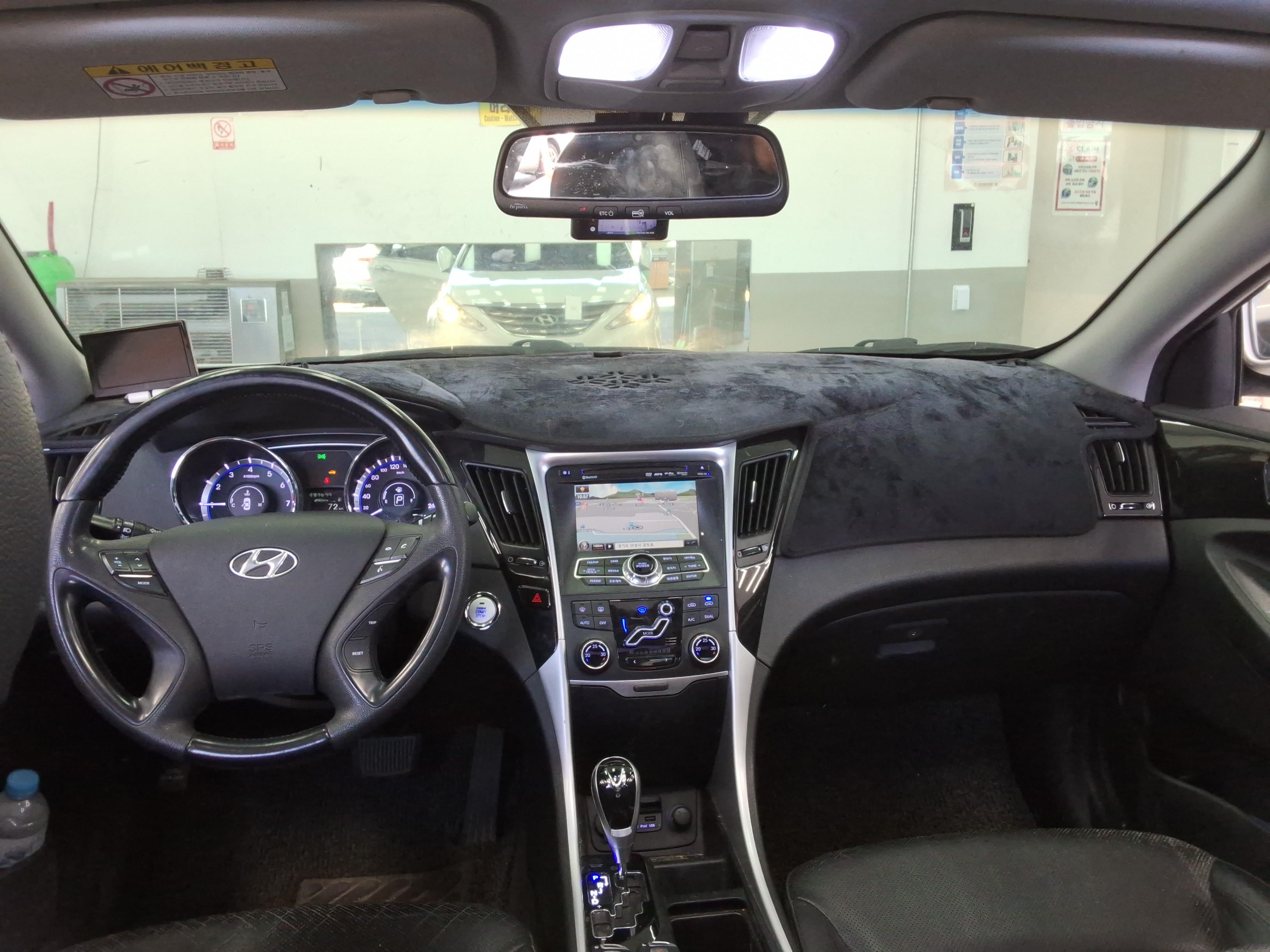 Hyundai Sonata 2010 - Image 11