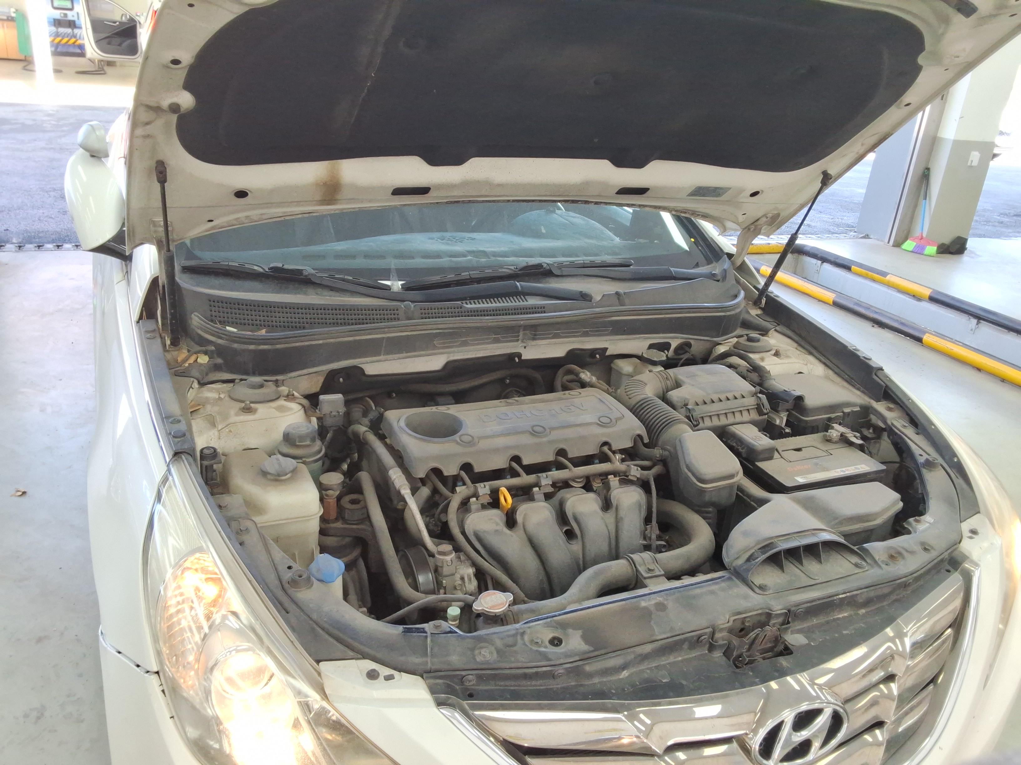 Hyundai Sonata 2010 - Image 16