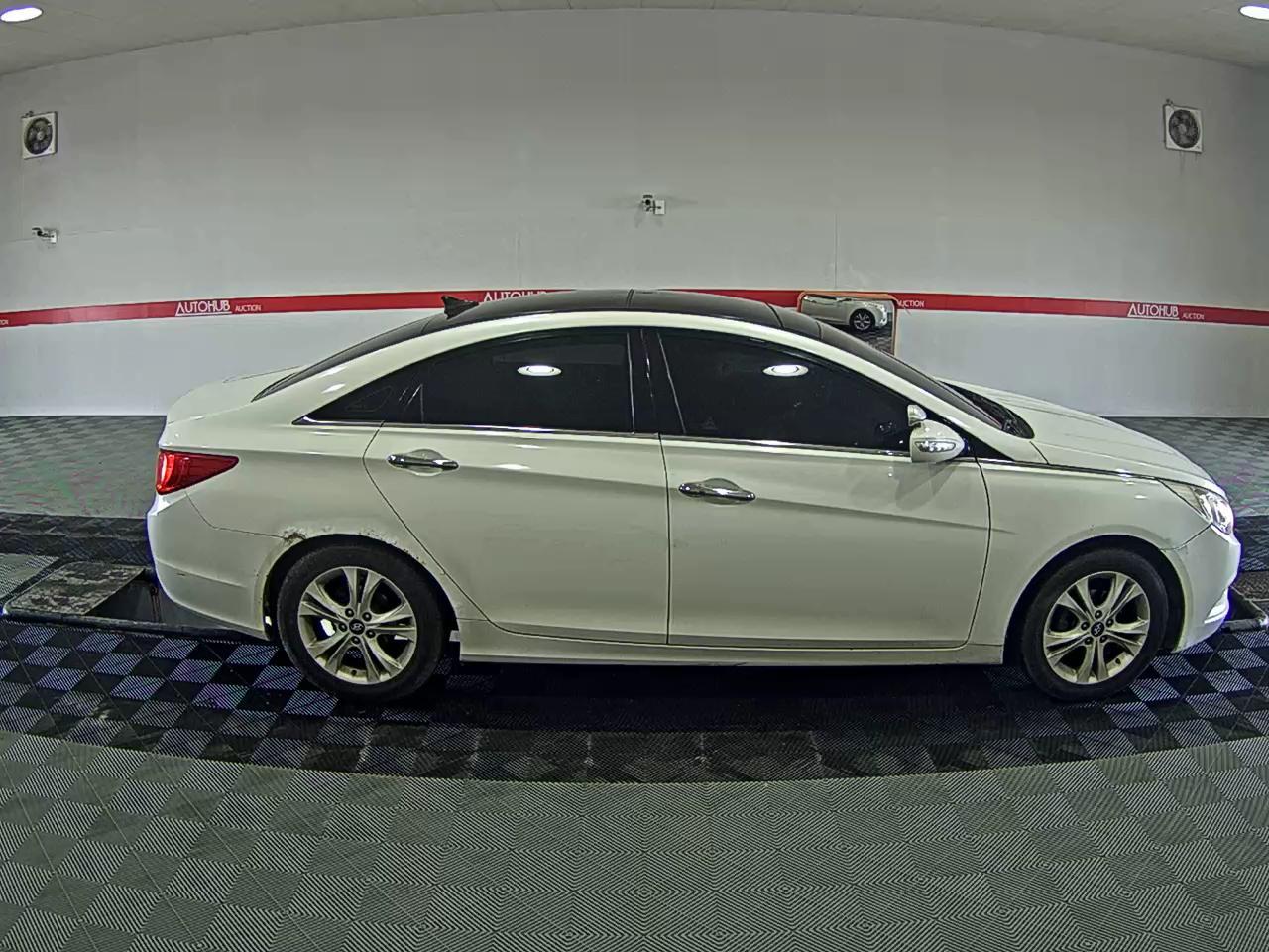 Hyundai Sonata 2010 - Image 3