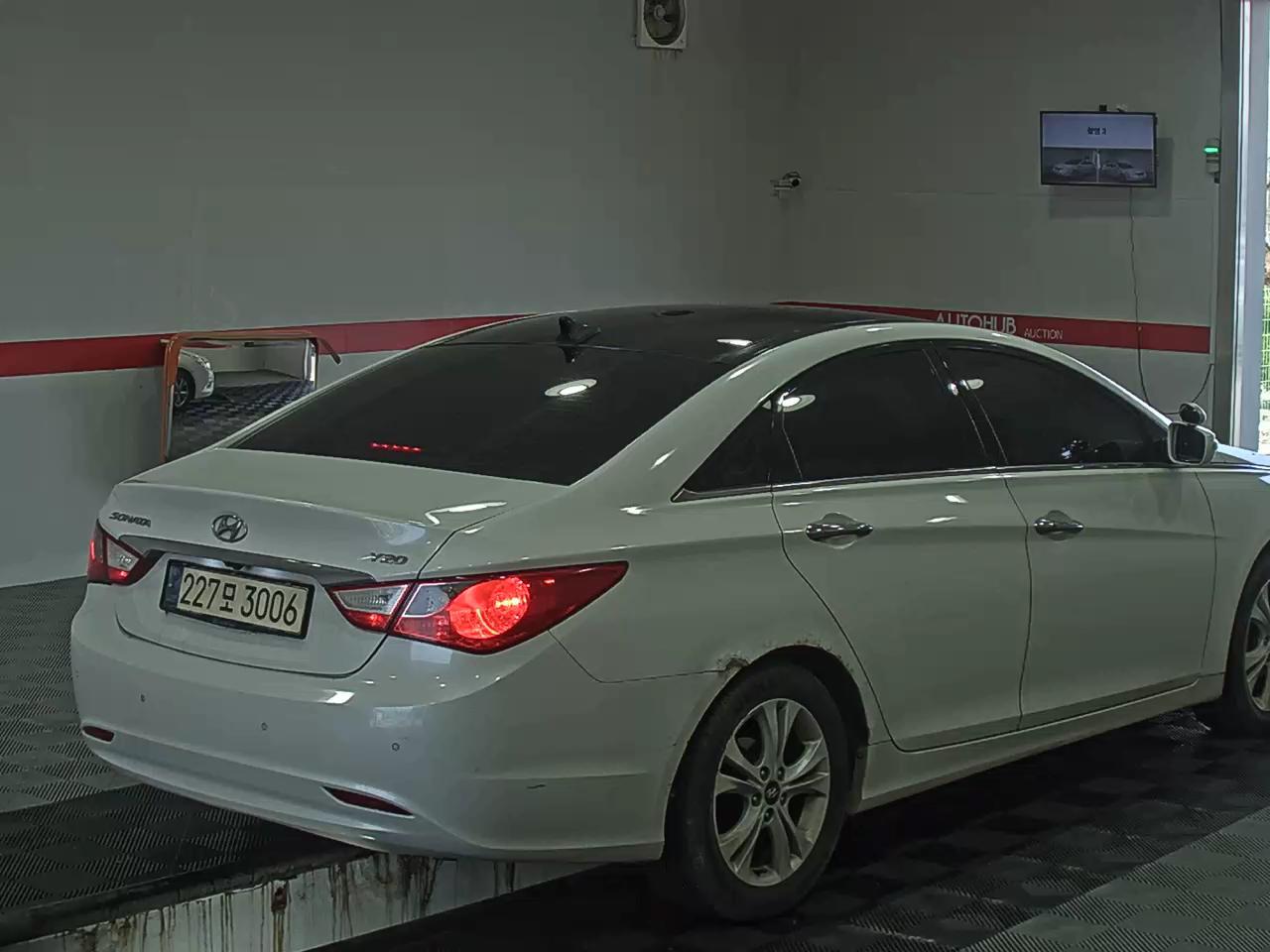 Hyundai Sonata 2010 - Image 4