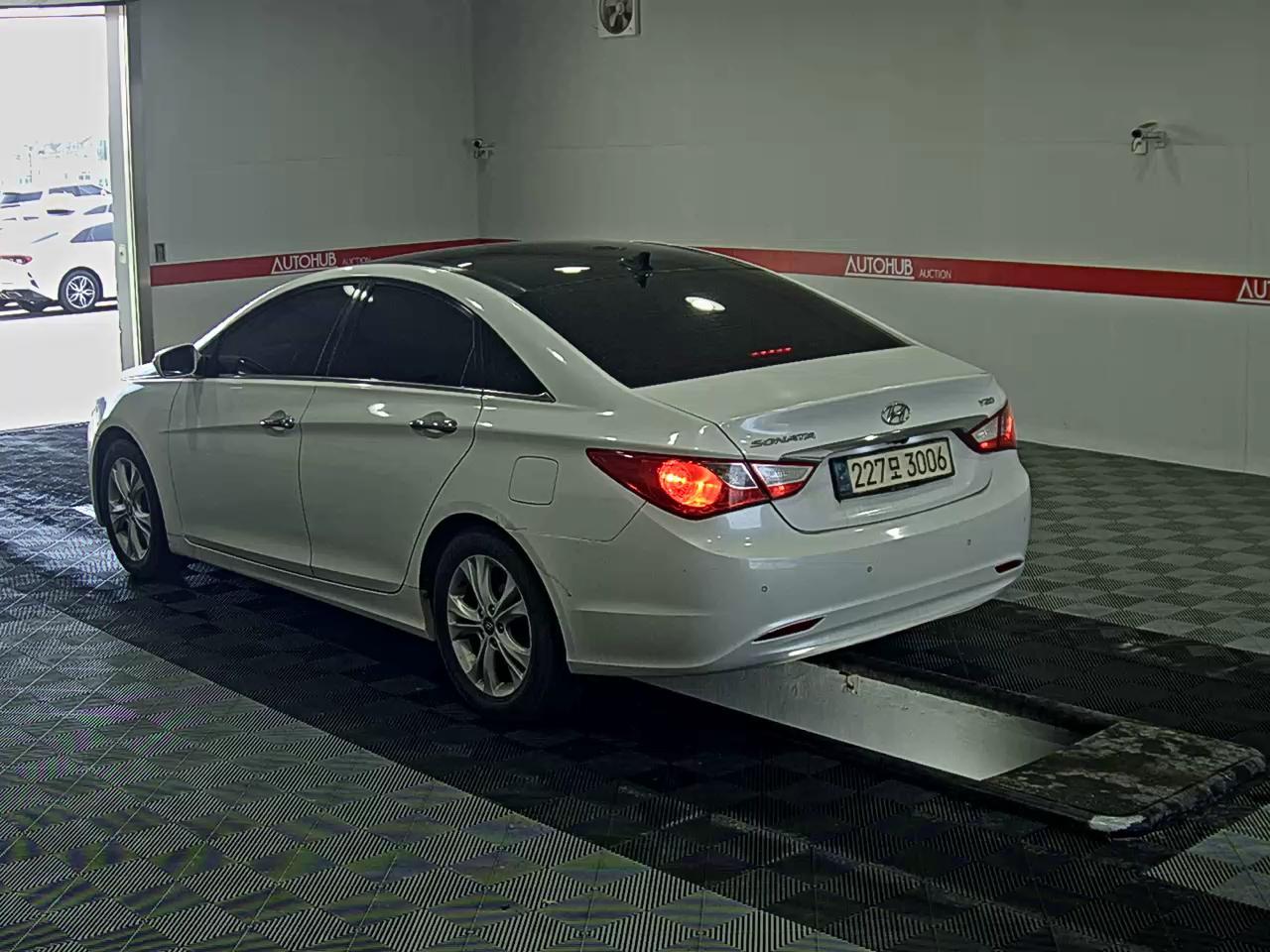 Hyundai Sonata 2010 - Image 5