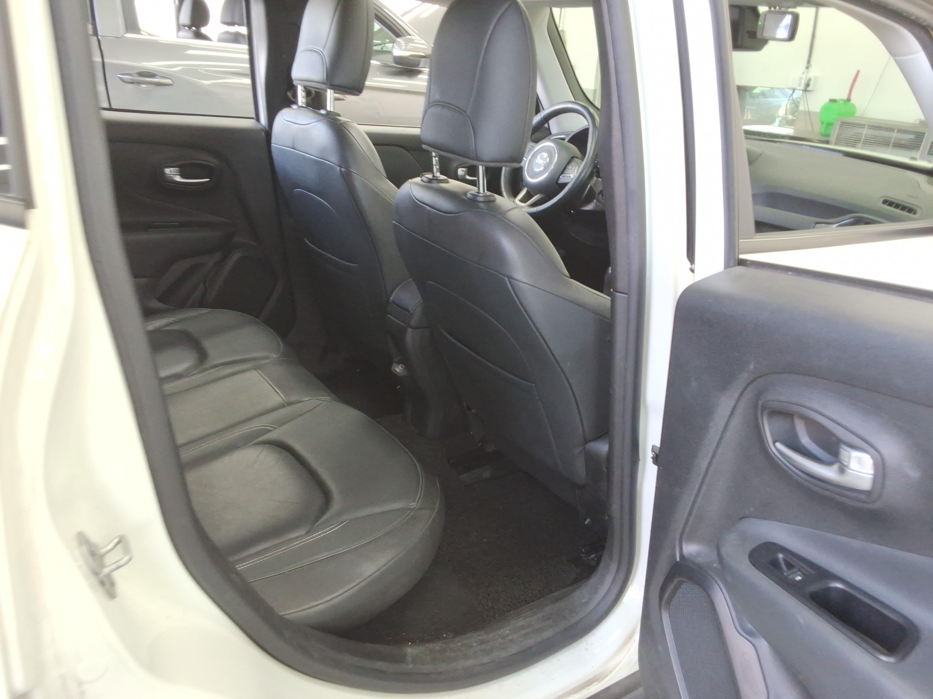 جيب رينيجيد 2020 - صورة 13