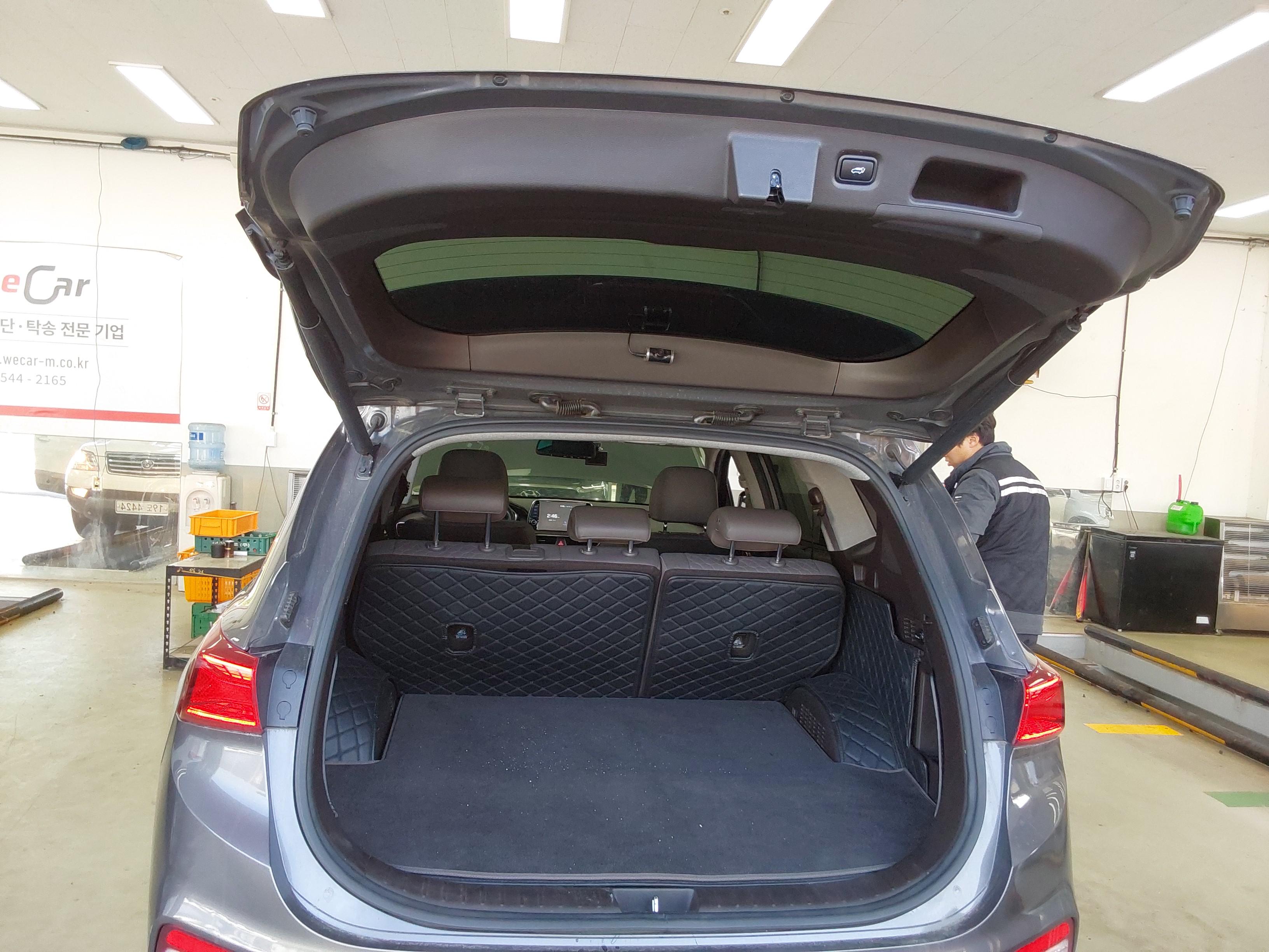 Hyundai Santa Fe 2019 - Image 12