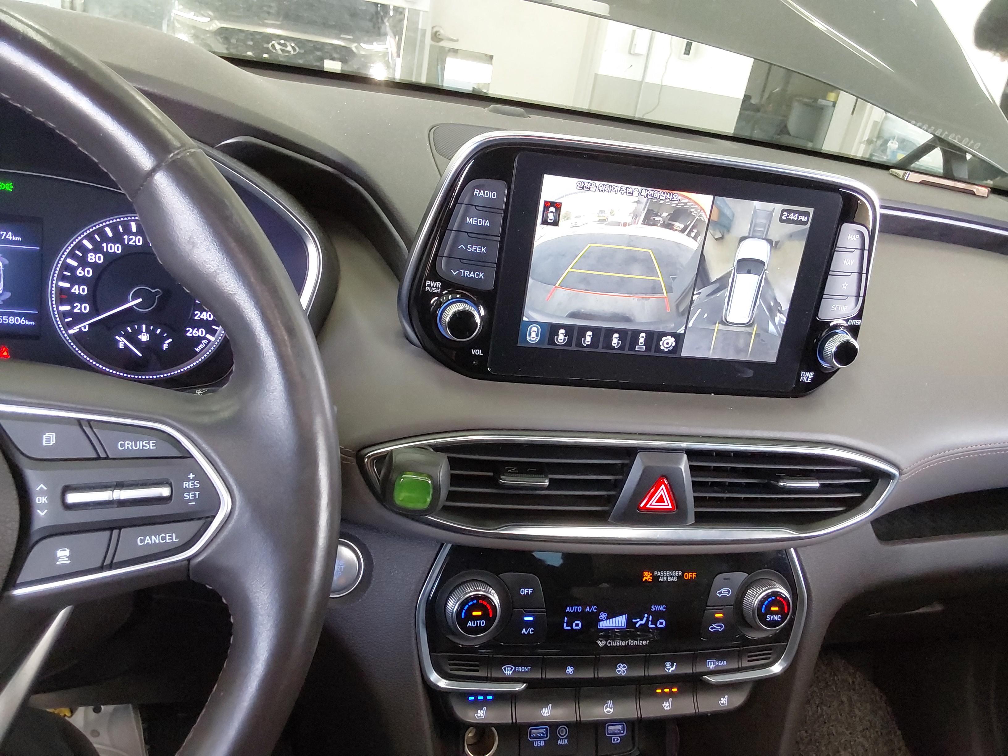 Hyundai Santa Fe 2019 - Image 19