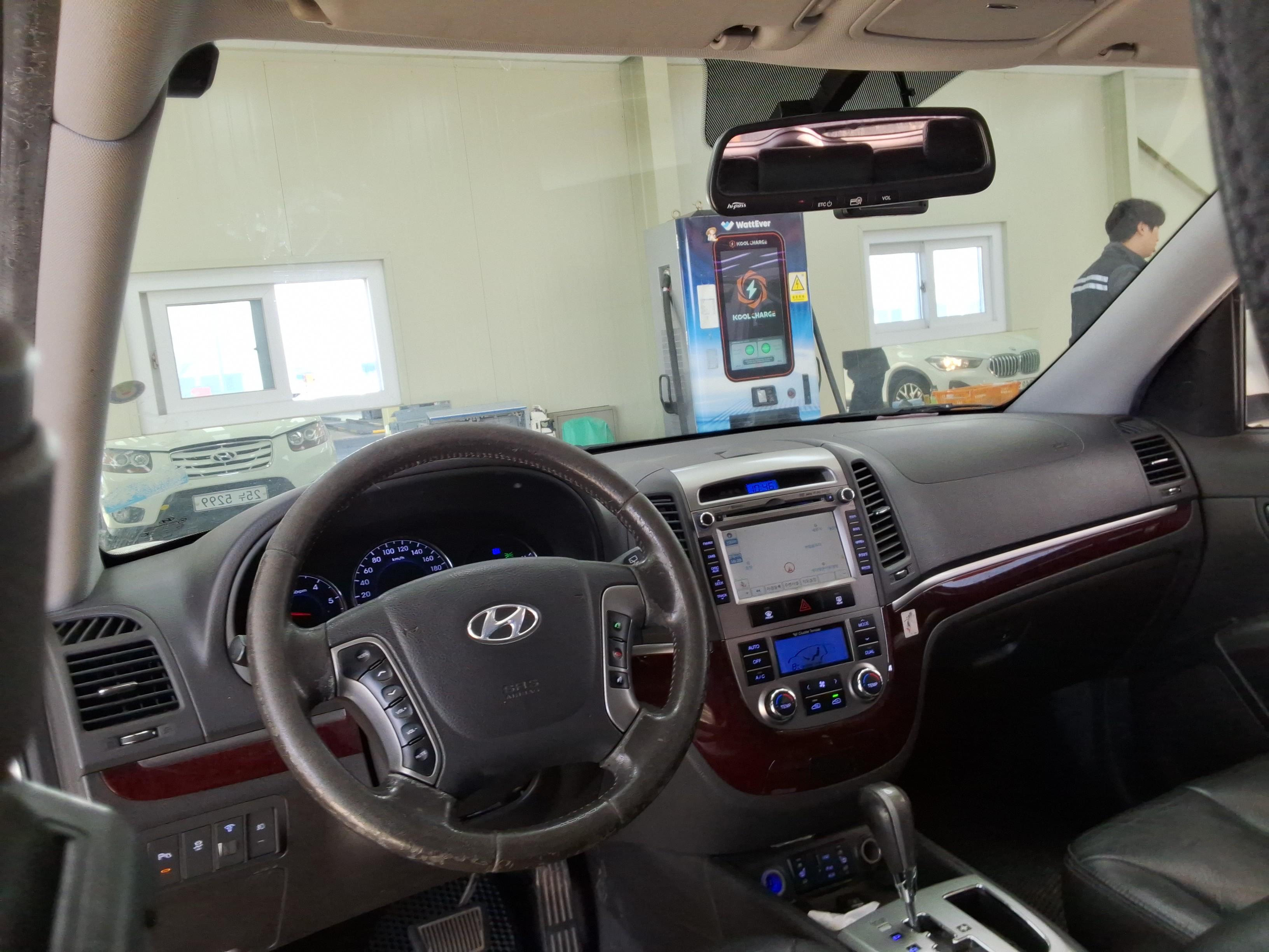 Hyundai Santa Fe 2010 - Image 10