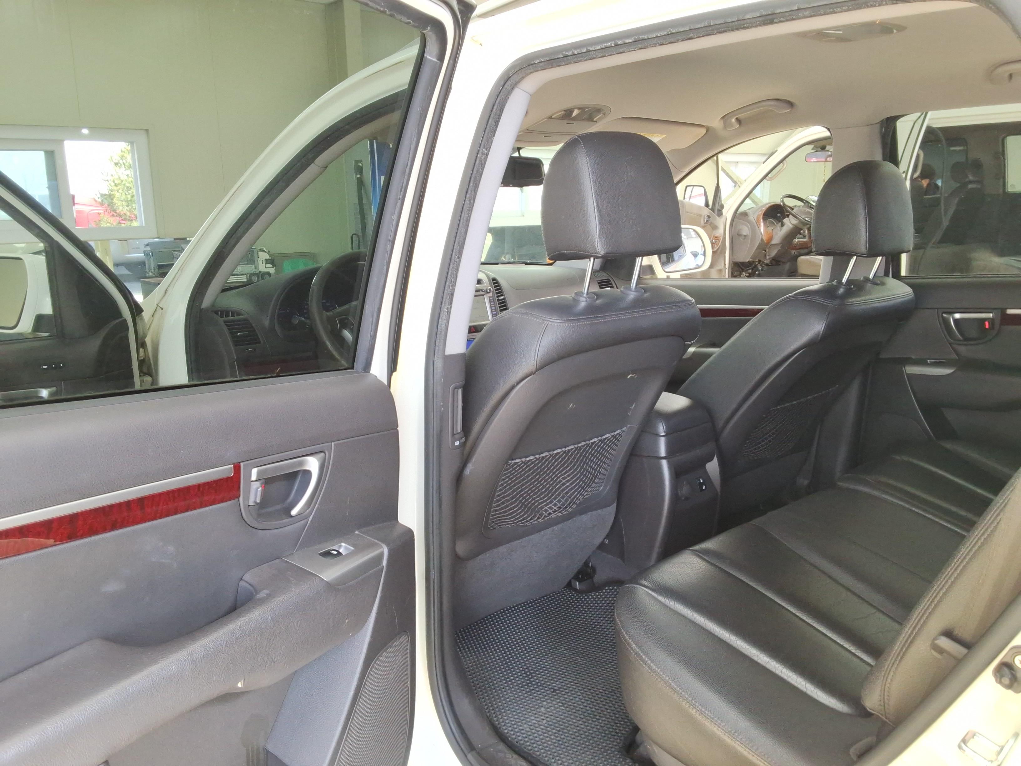 Hyundai Santa Fe 2010 - Image 11