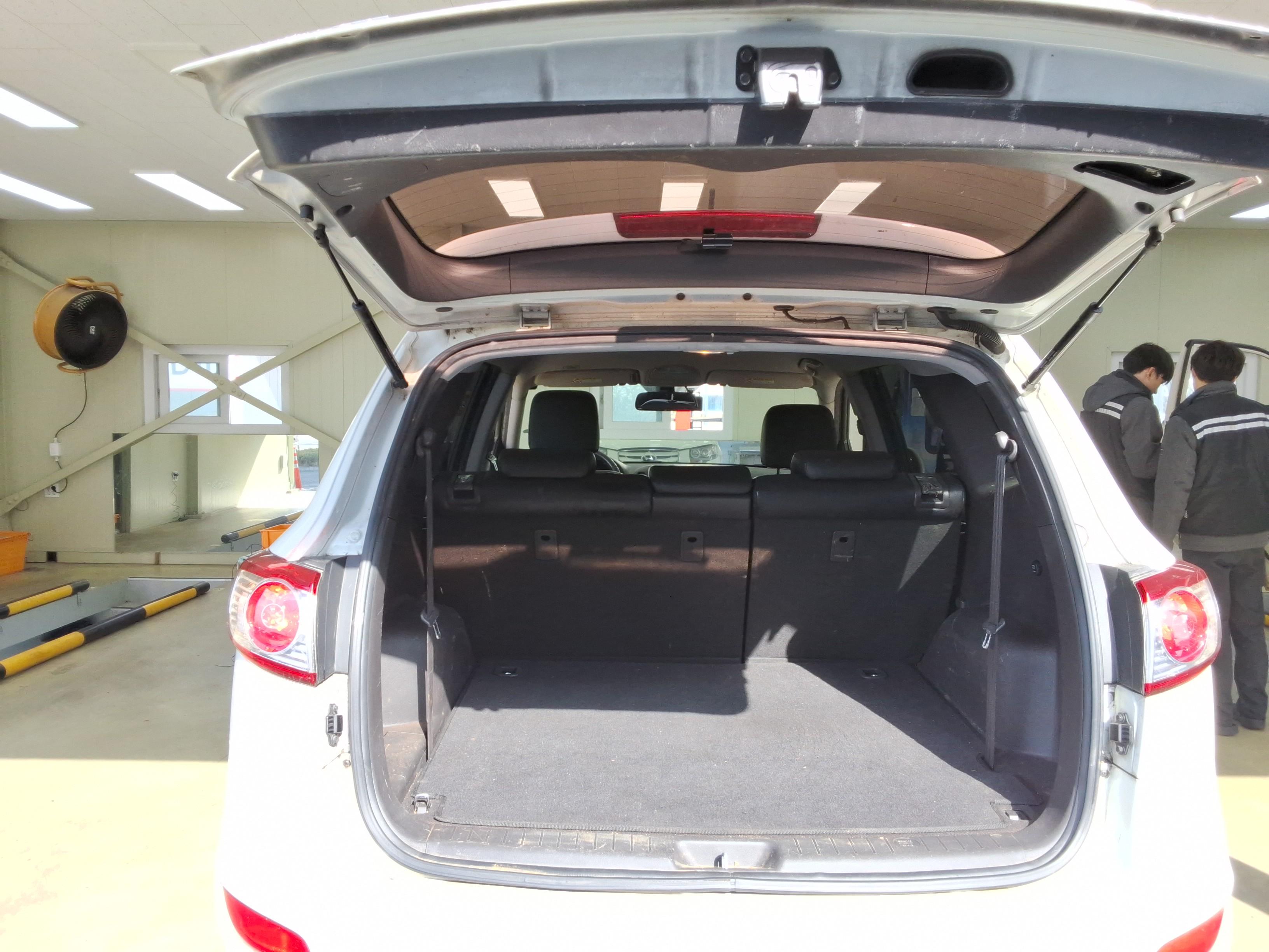 Hyundai Santa Fe 2010 - Image 12