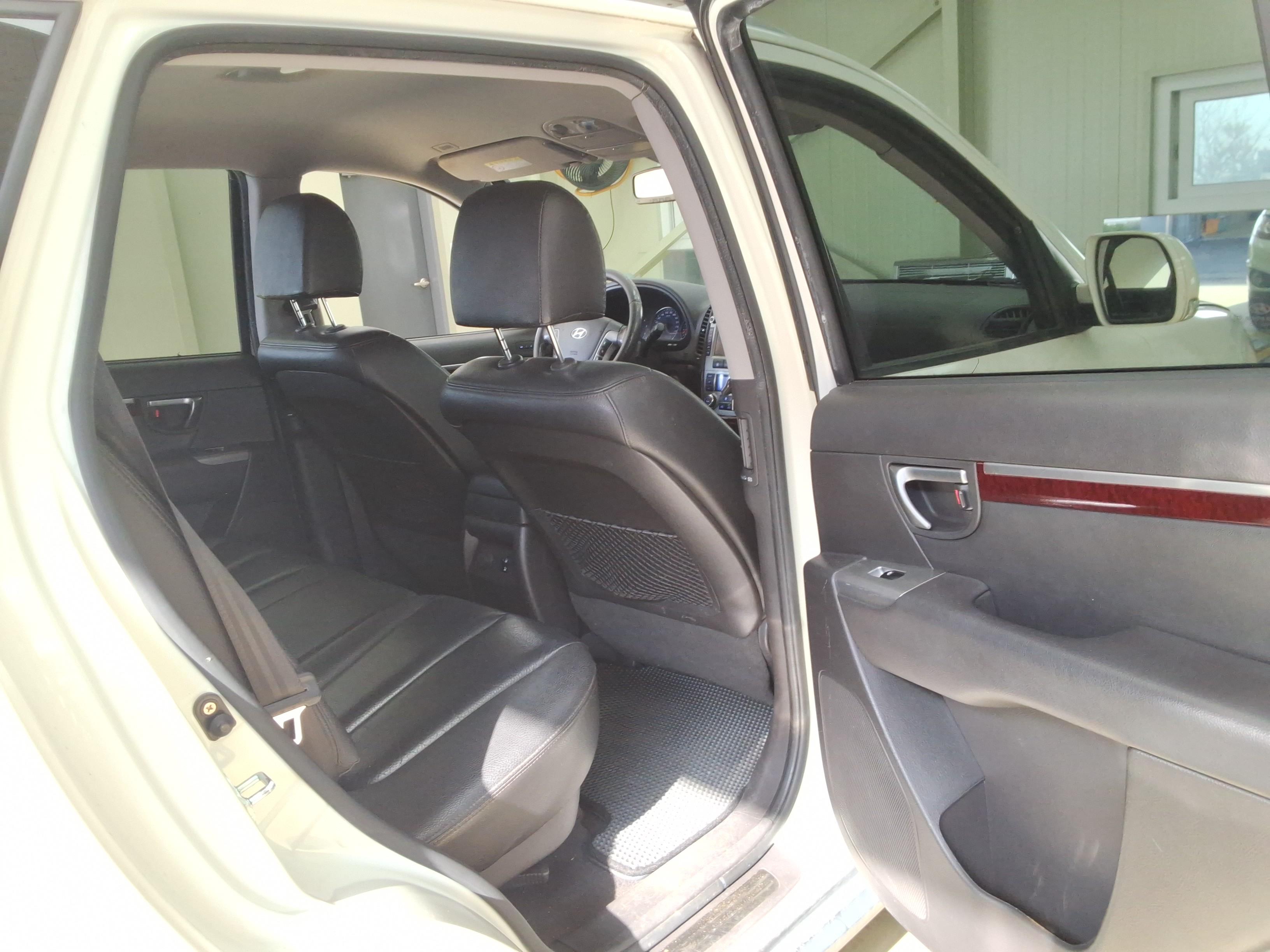 Hyundai Santa Fe 2010 - Image 13