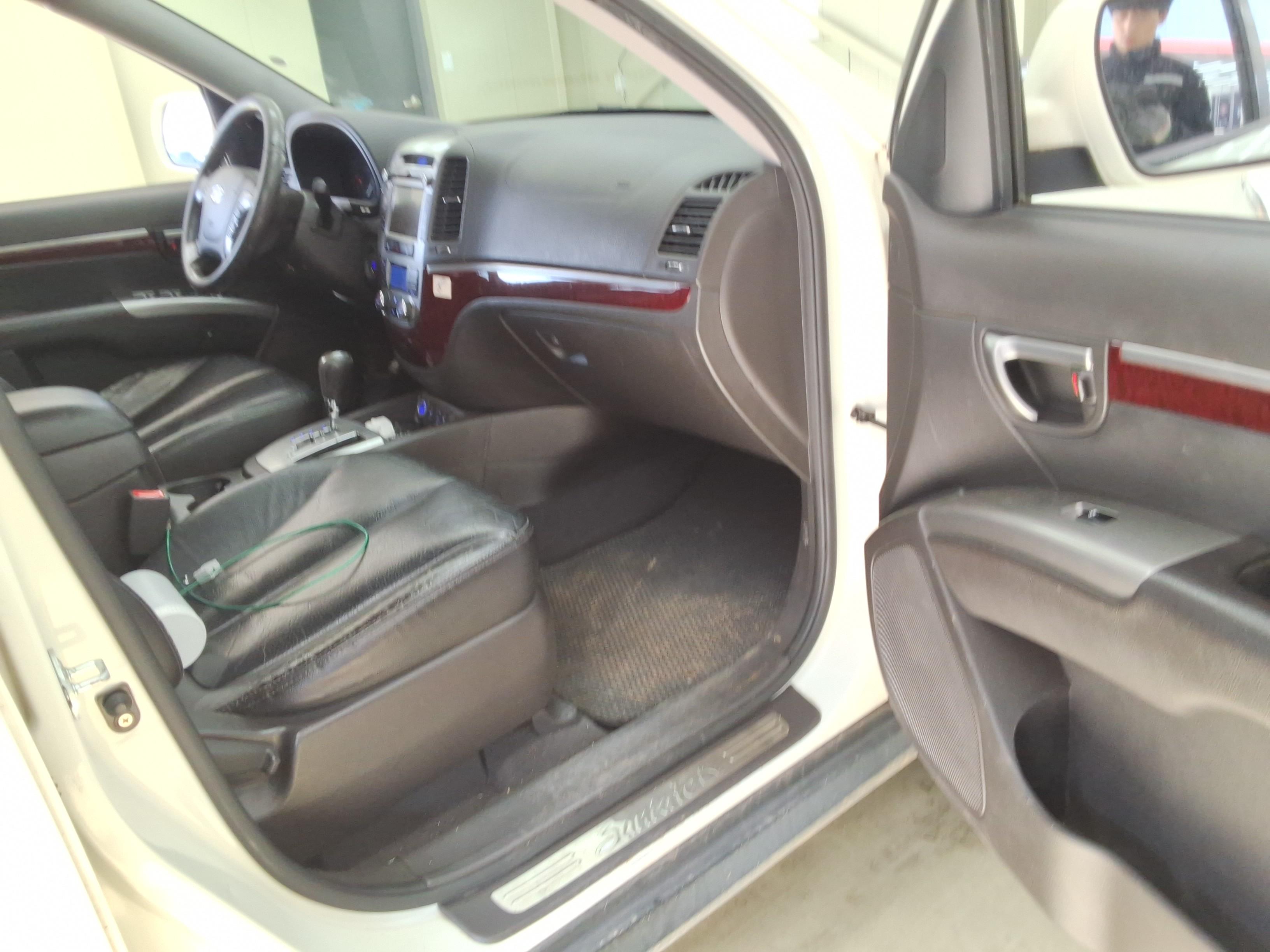 Hyundai Santa Fe 2010 - Image 14