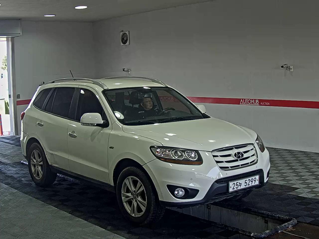 Hyundai Santa Fe 2010 - Image 2