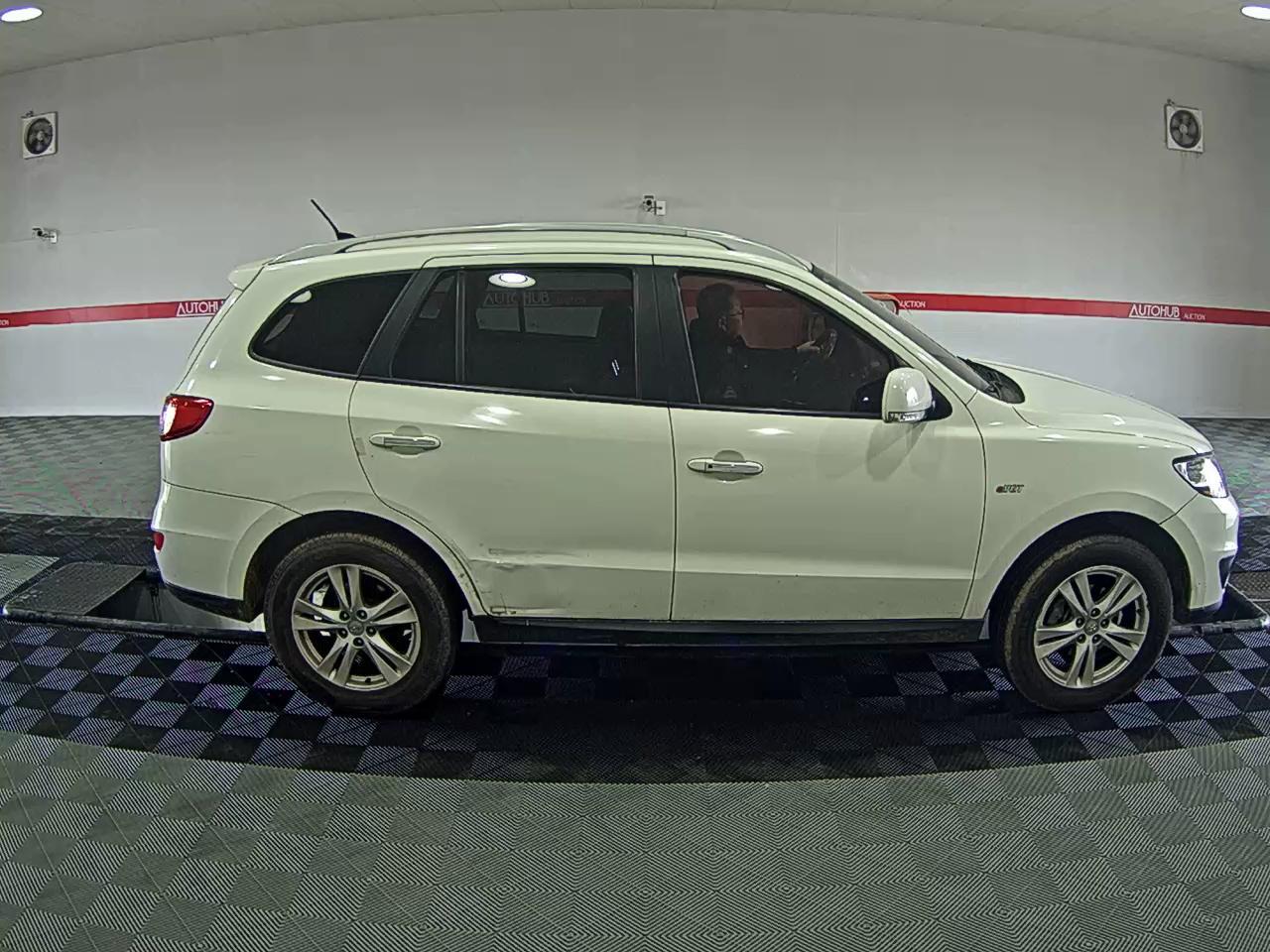 Hyundai Santa Fe 2010 - Image 3
