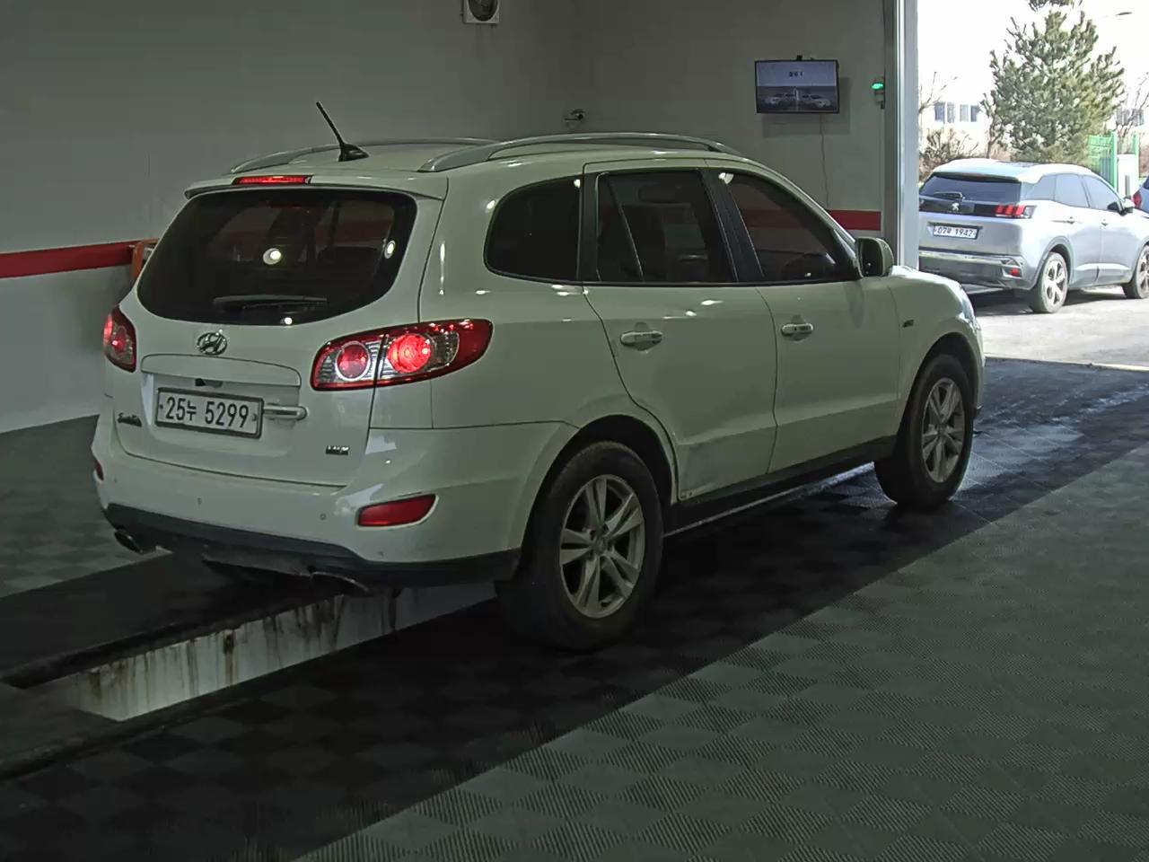Hyundai Santa Fe 2010 - Image 4