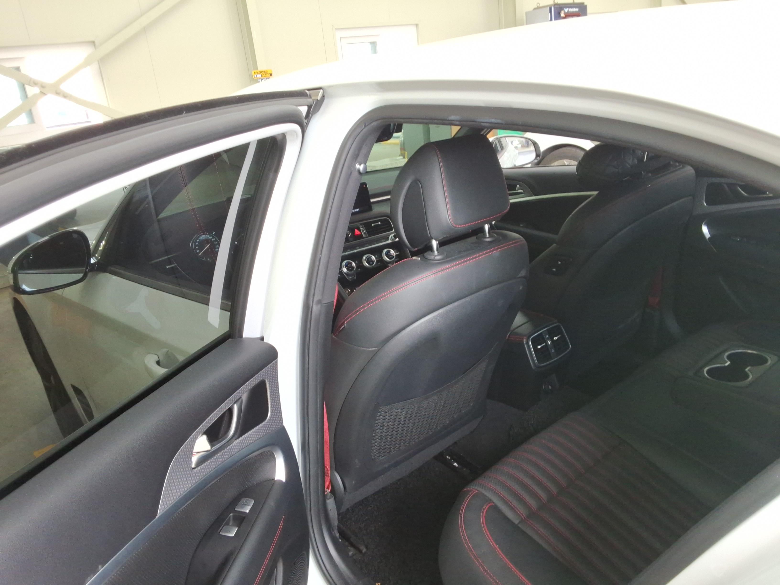 Hyundai Genesis 2021 - Image 11