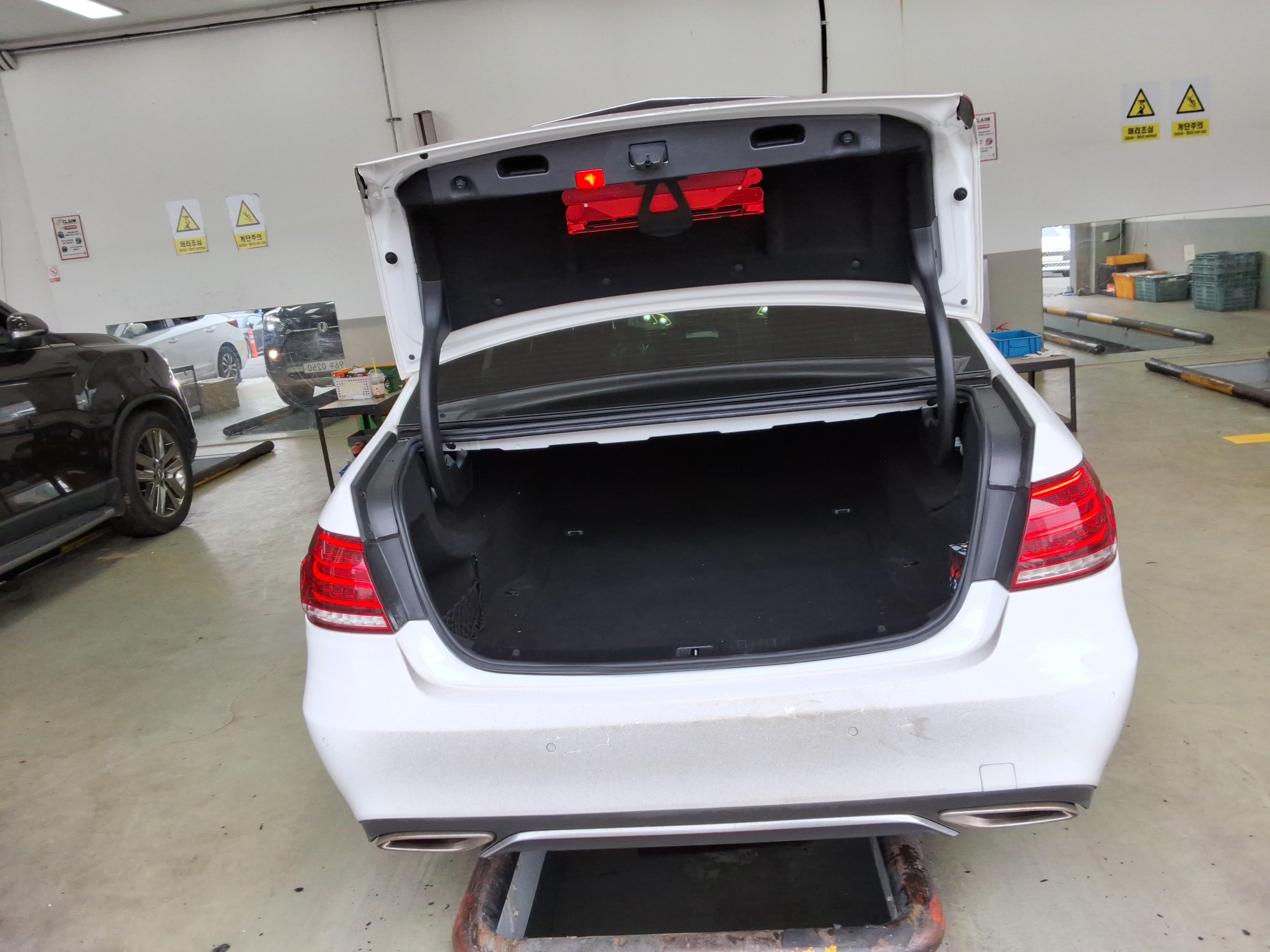 Mercedes-Benz E-Class 2014 - Image 14