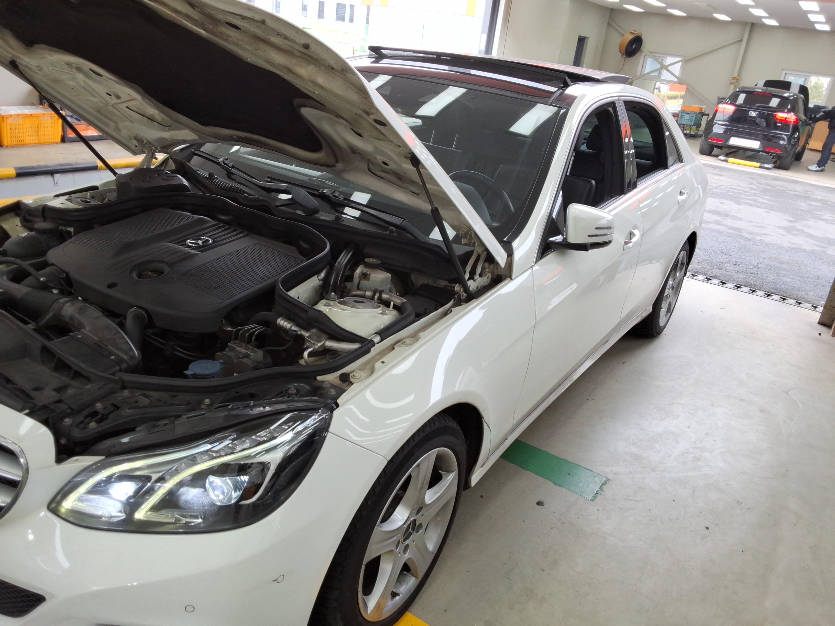 Mercedes-Benz E-Class 2014 - Image 20