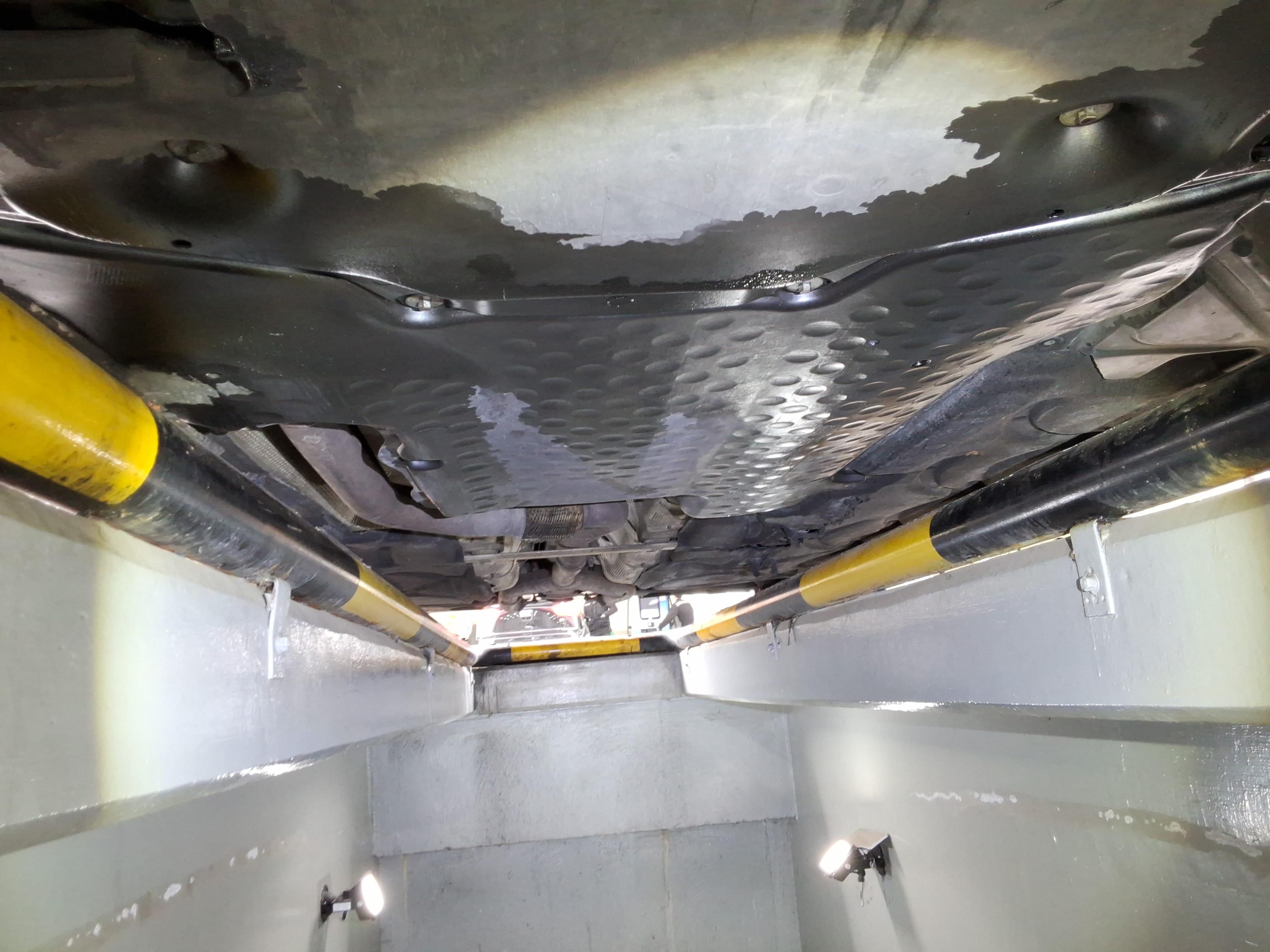 Mercedes-Benz E-Class 2014 - Image 21