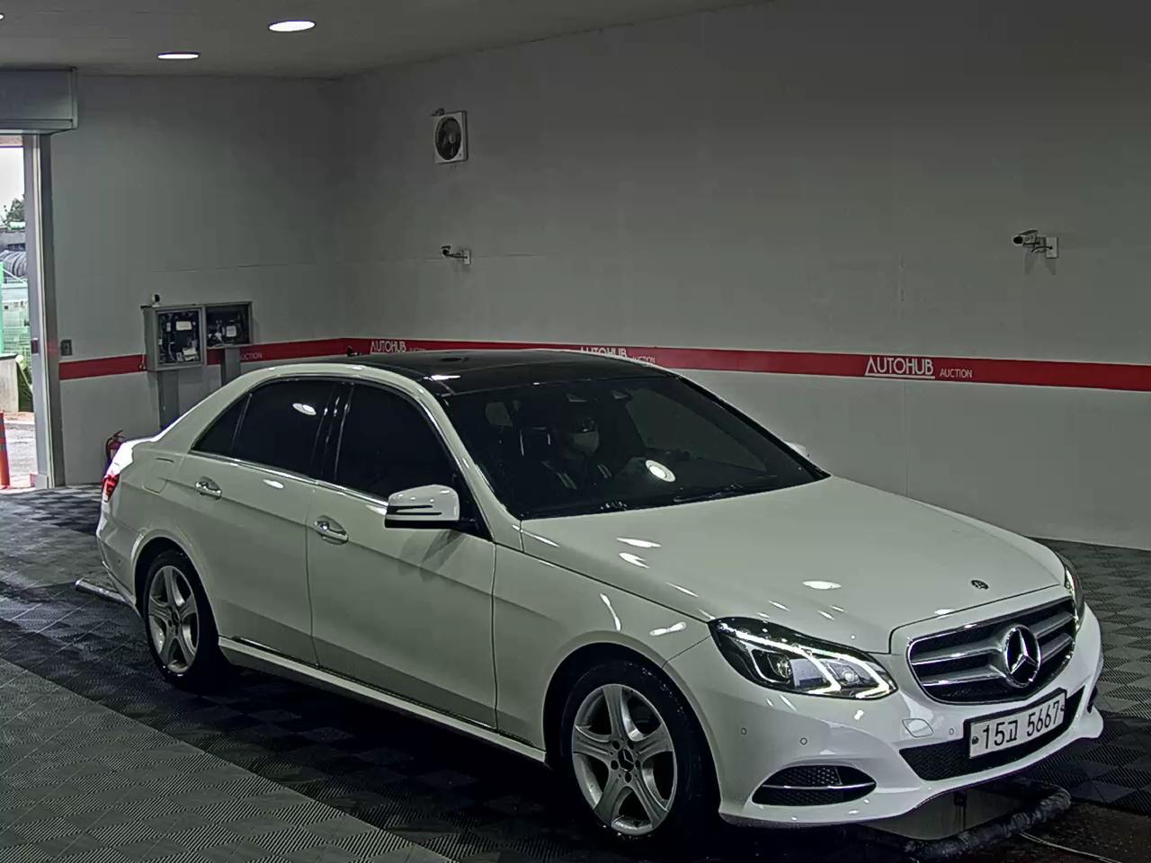 Mercedes-Benz E-Class 2014 - Image 2