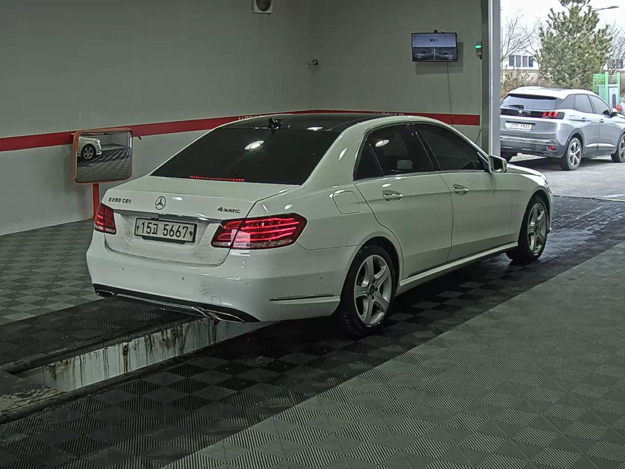 Mercedes-Benz E-Class 2014 - Image 4