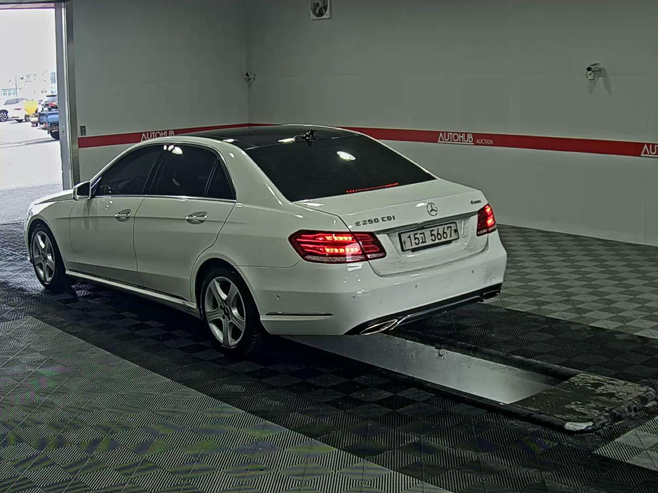 Mercedes-Benz E-Class 2014 - Image 5