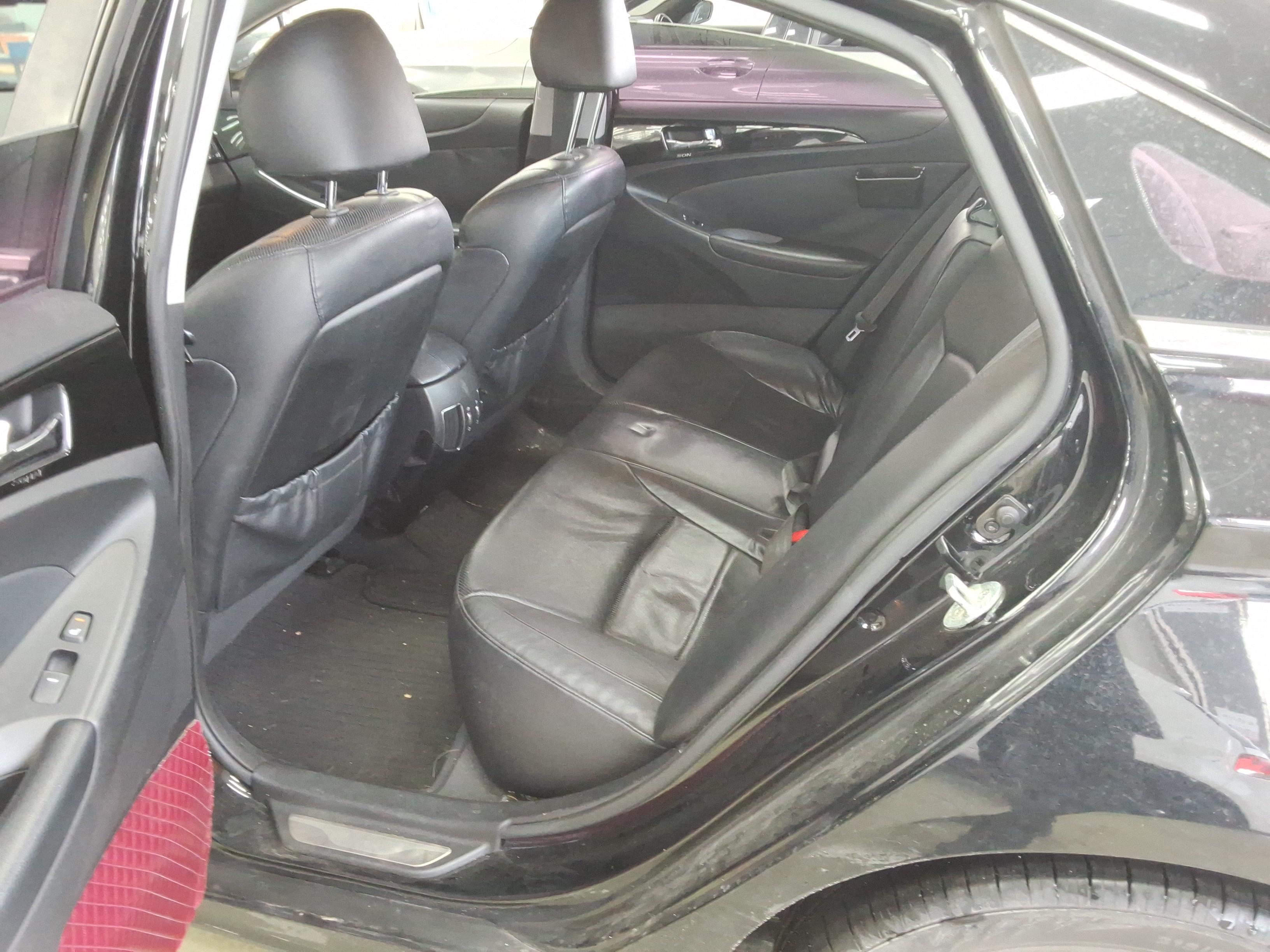 هيونداي سوناتا 2011 - صورة 12