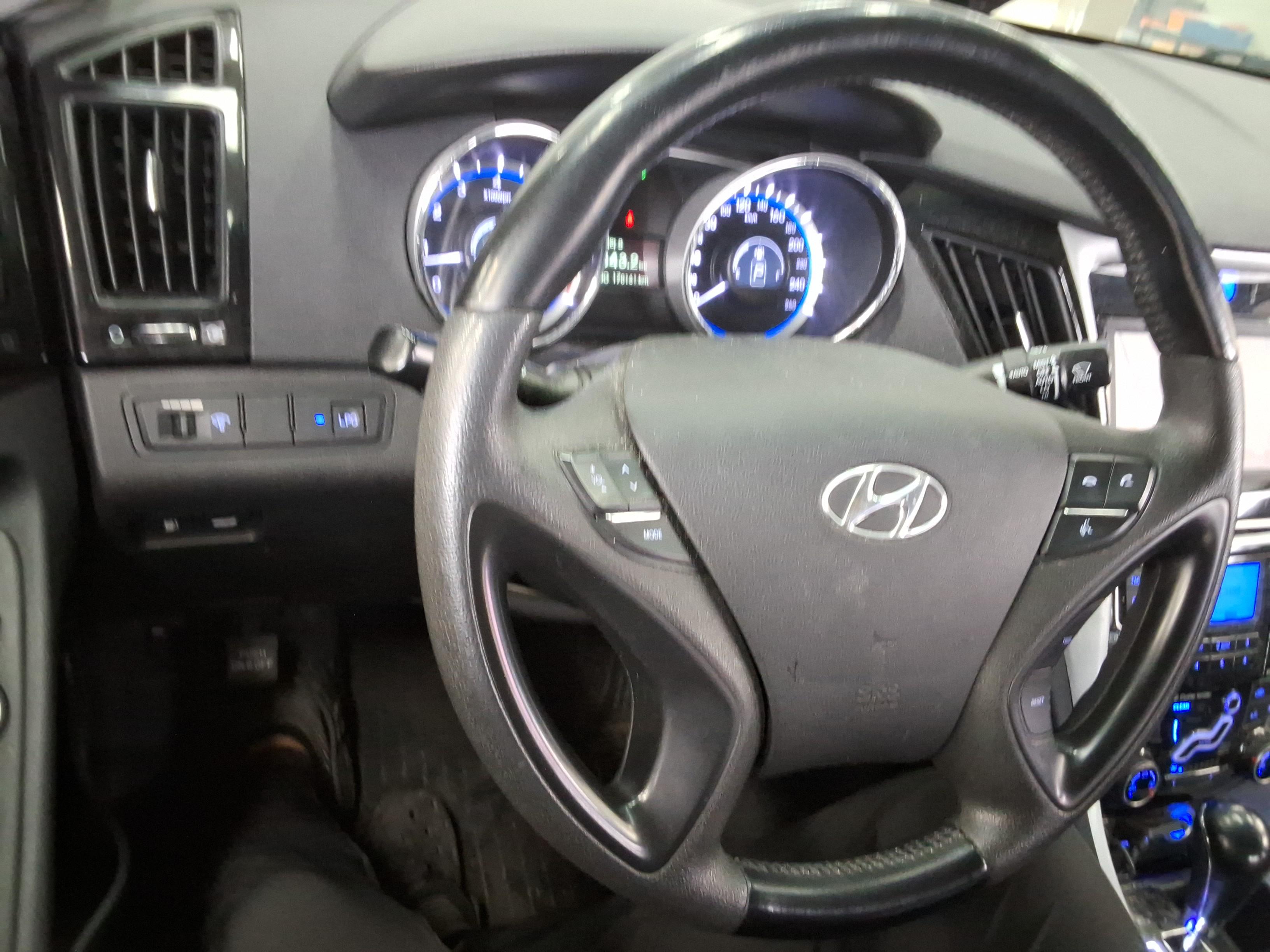 هيونداي سوناتا 2011 - صورة 17