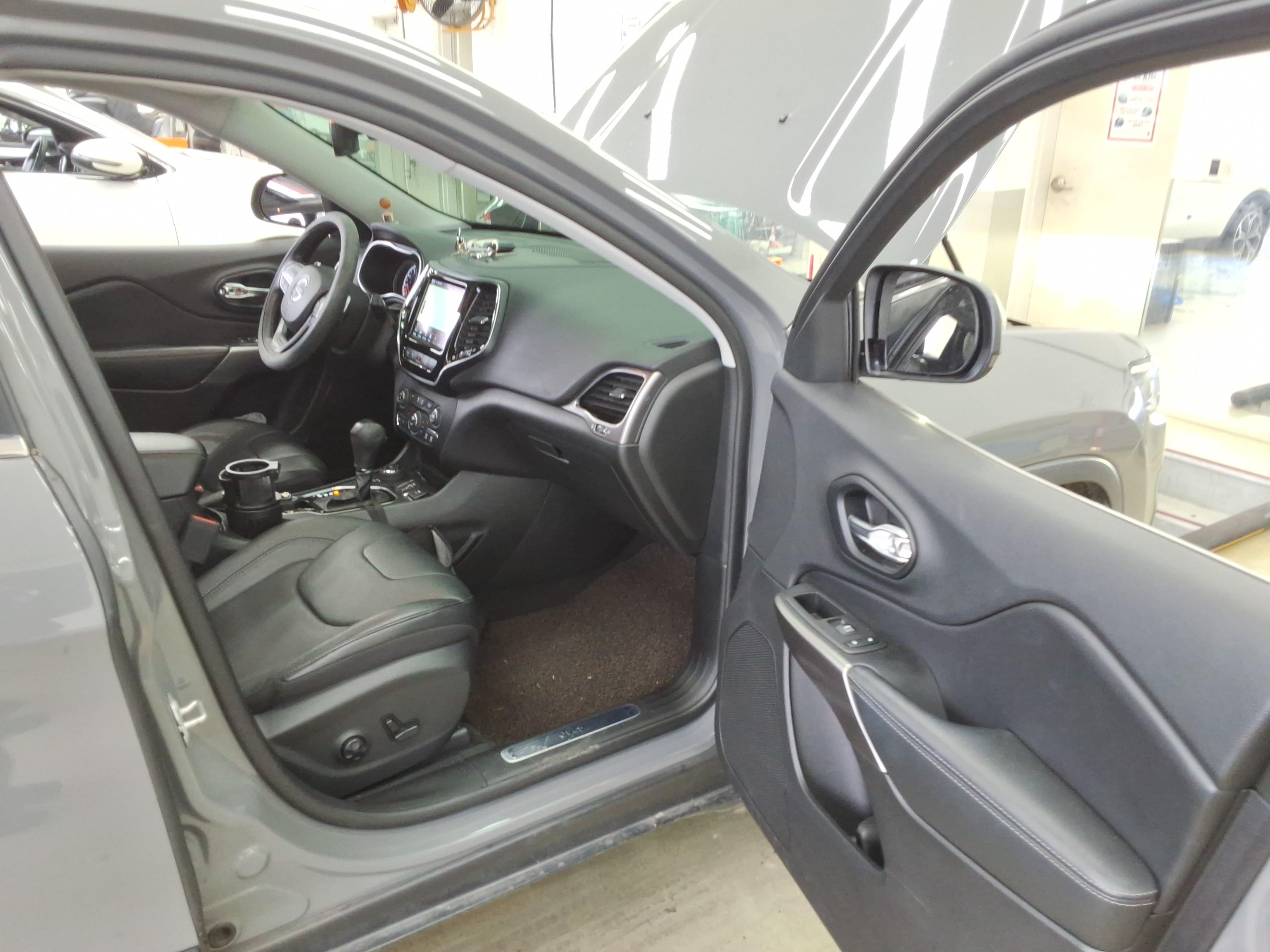 جيب شيروكي 2021 - صورة 12